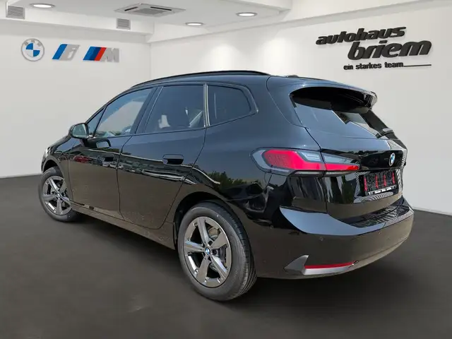 BMW 2 Series view 4