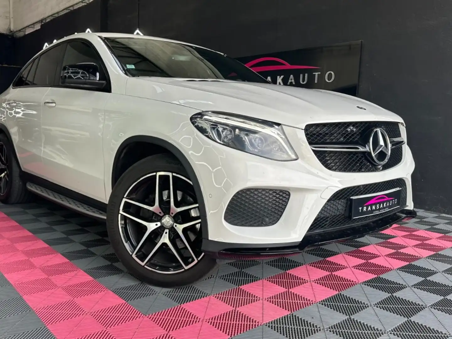 Mercedes-Benz GLE 350 COUPE 350 d 9G-Tronic 258 ch 4MATIC Sportline Pack AMG ~ Sièges électriques et chauffants ~ Caméra 360° Weiß - 1