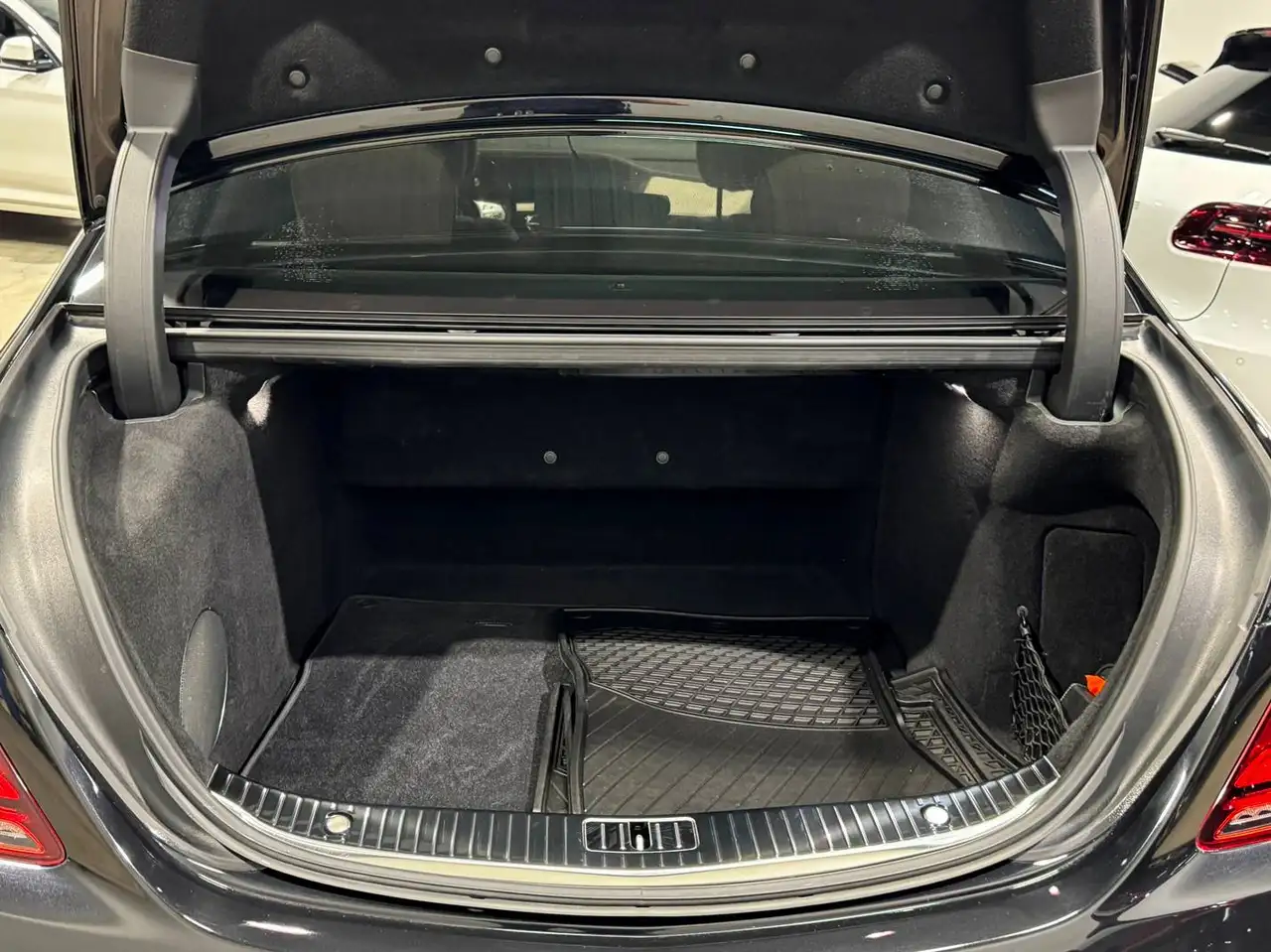 Mercedes-Benz S-Class photo Mercedes-Benz S-Class