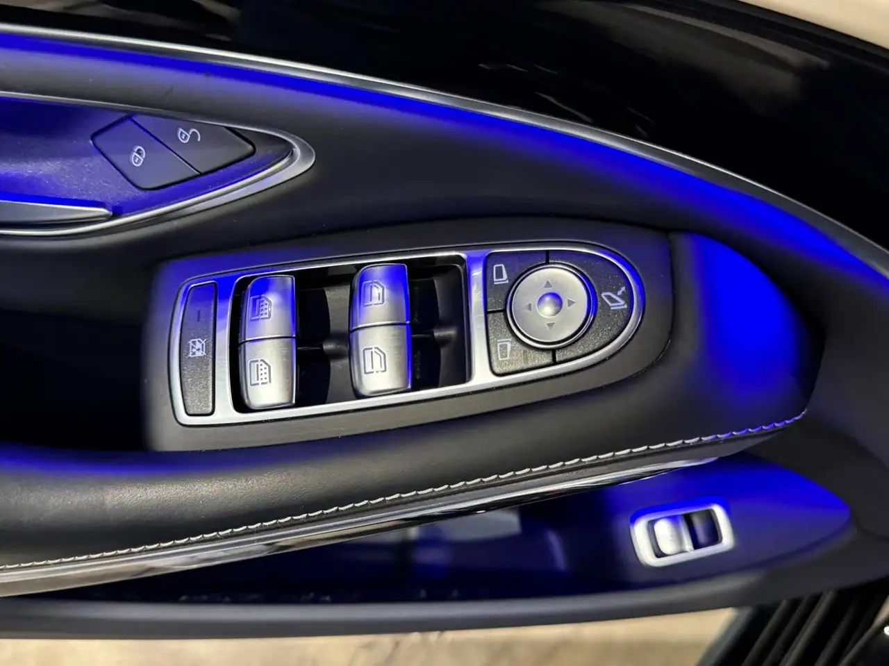 Mercedes-Benz S-Class photo Mercedes-Benz S-Class