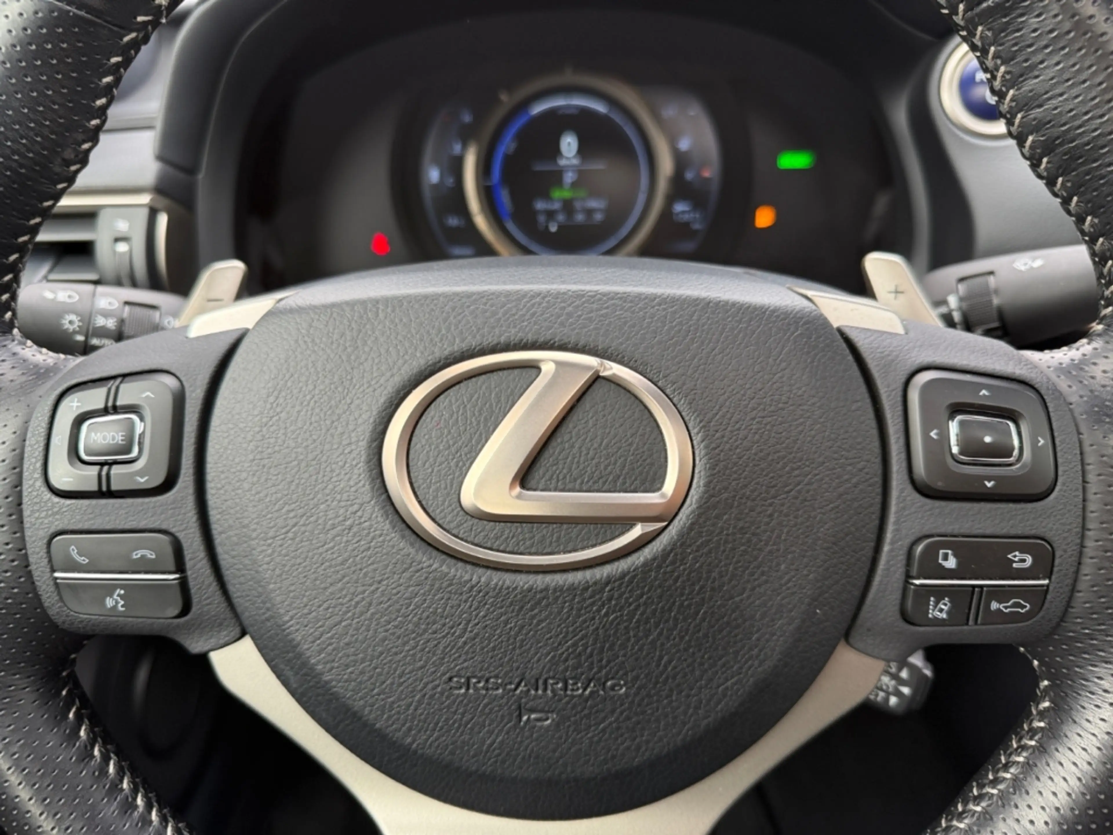Lexus IS 300 h F SPORT *Levinson*adap Fahrw*CAM*GSD*SHZ* — photo 13