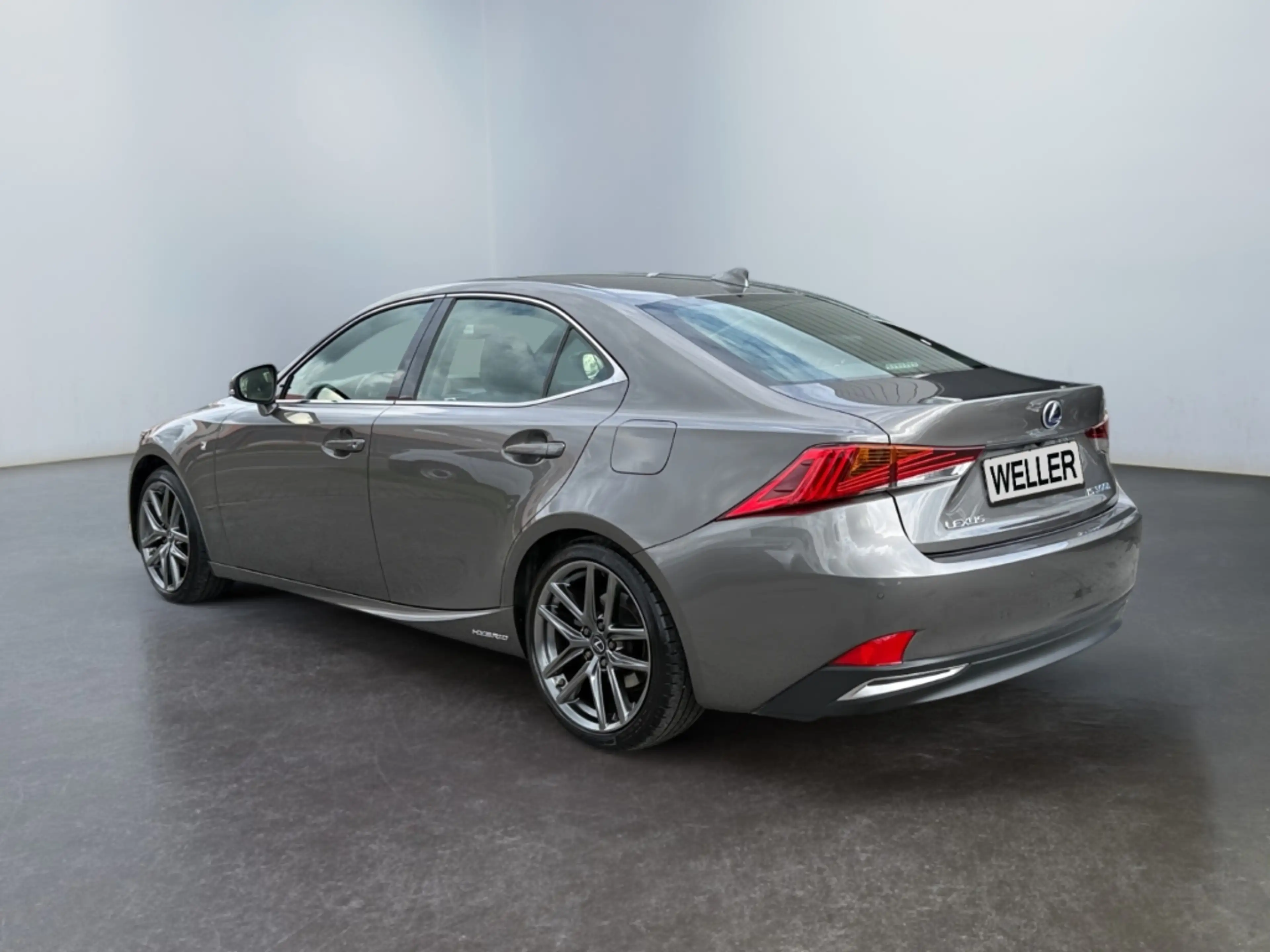 Lexus IS 300 h F SPORT *Levinson*adap Fahrw*CAM*GSD*SHZ* — photo 7