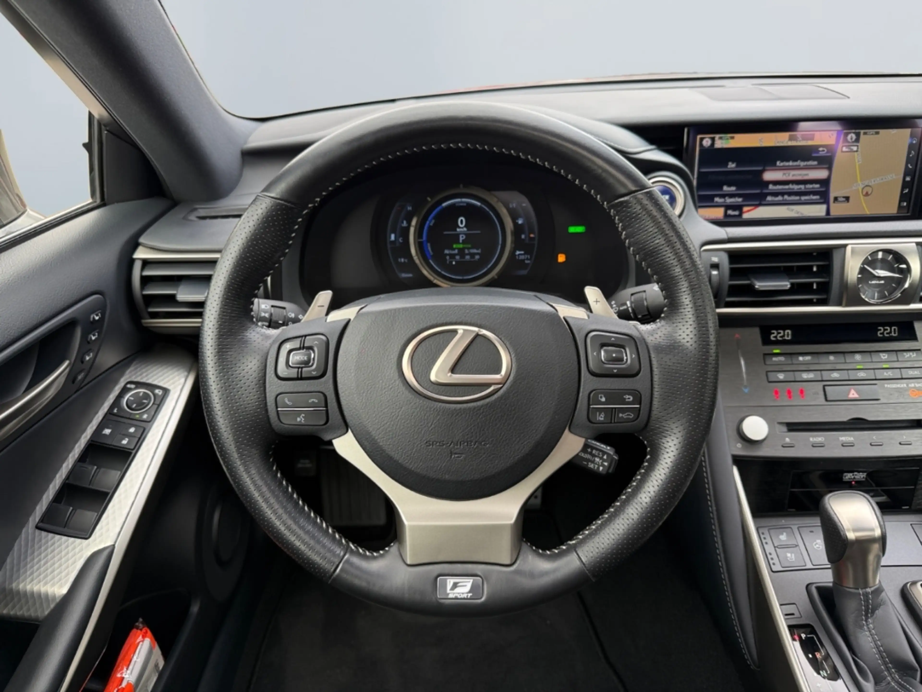 Lexus IS 300 h F SPORT *Levinson*adap Fahrw*CAM*GSD*SHZ* — photo 12