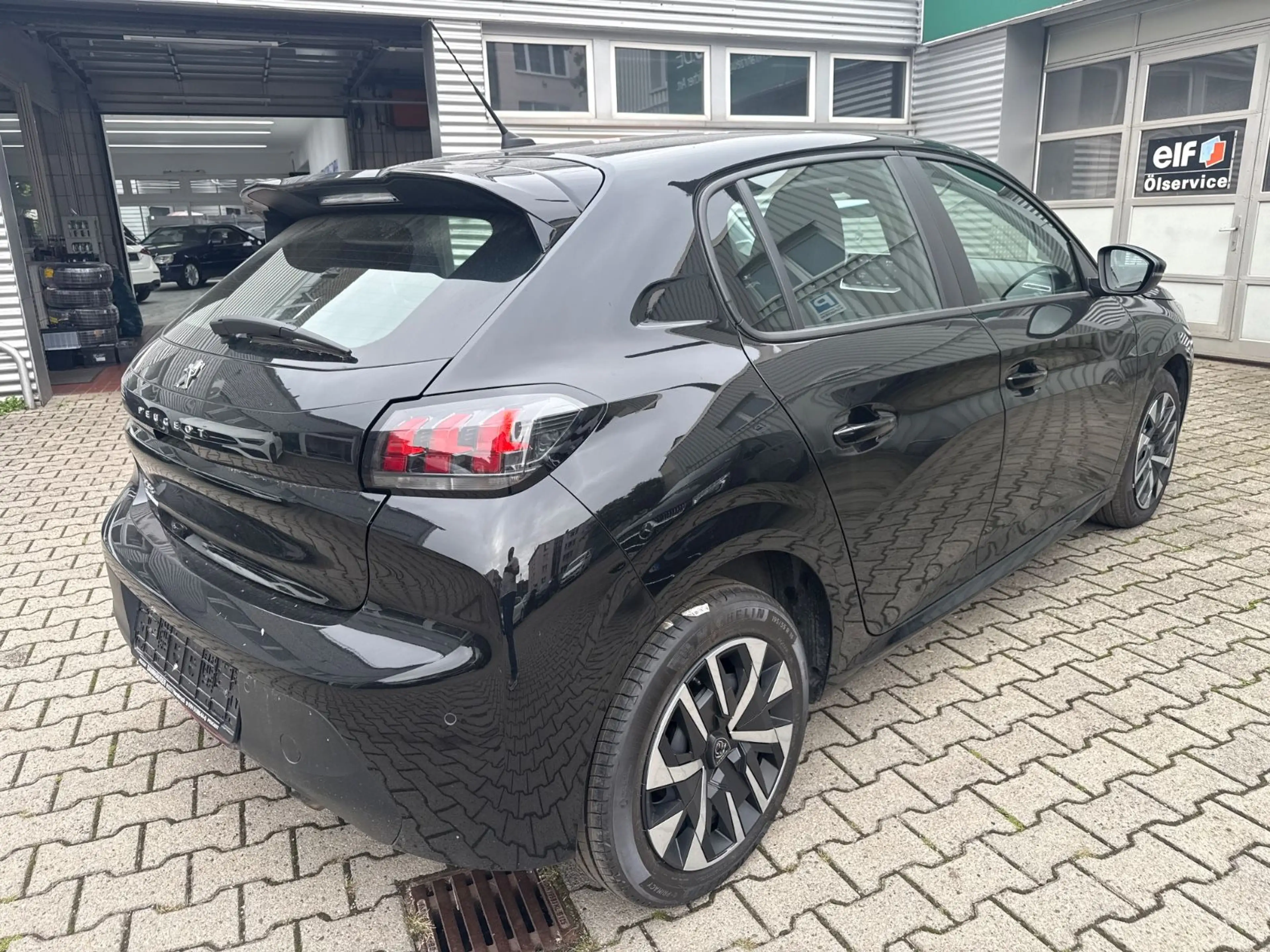 Peugeot 208 Active Pack*Sitzheizung*PDC*Carplay*DAB+* — photo 3