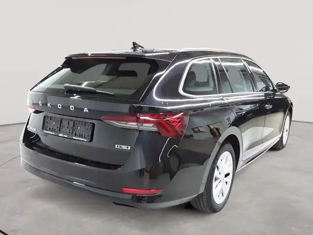 Skoda Octavia view 4