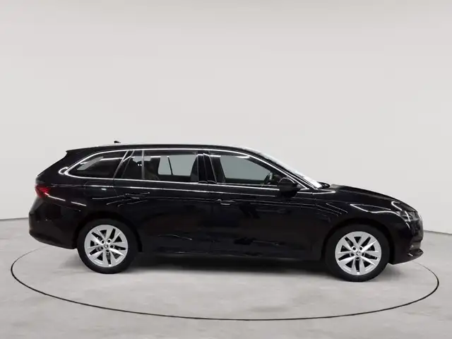 Skoda Octavia view 3