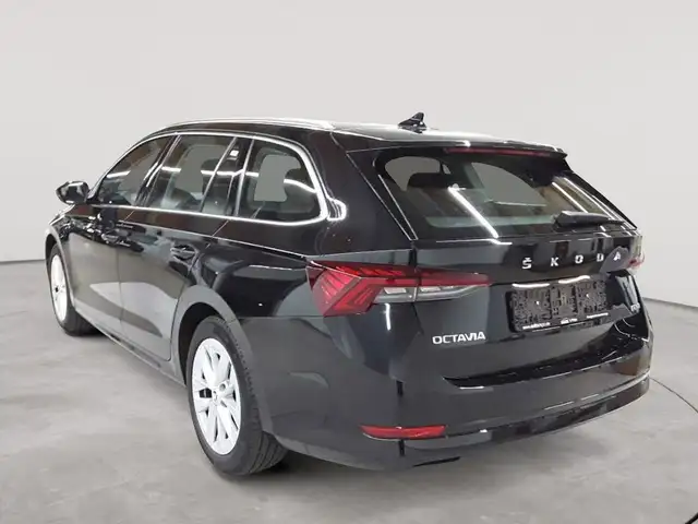 Skoda Octavia view 5
