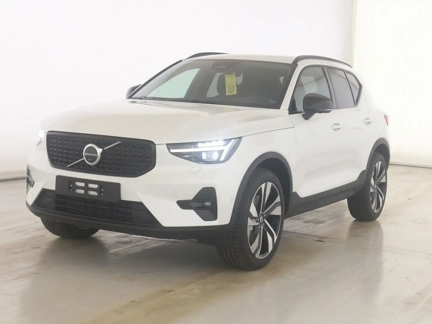 Volvo XC40 B4 DKG Ultra Dark*PANO*FSHZG*360°*ACC Weiß - 1