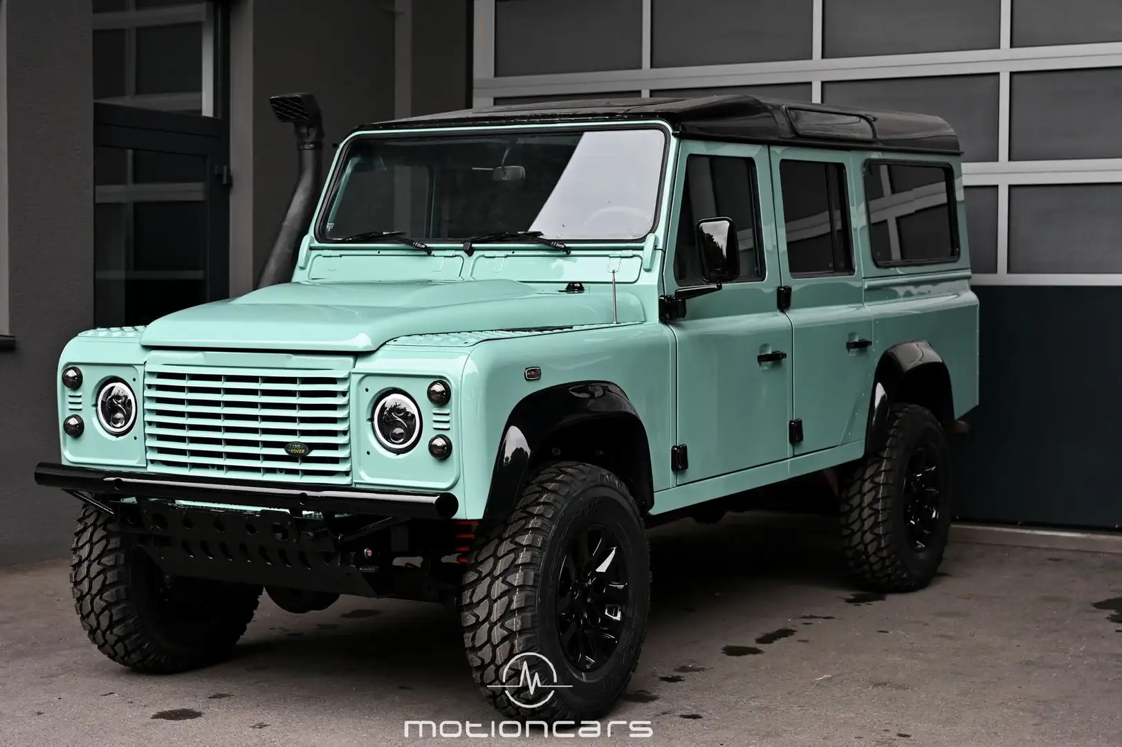 Land Rover Defender 110 2,5 Neuaufbau Vert - 1