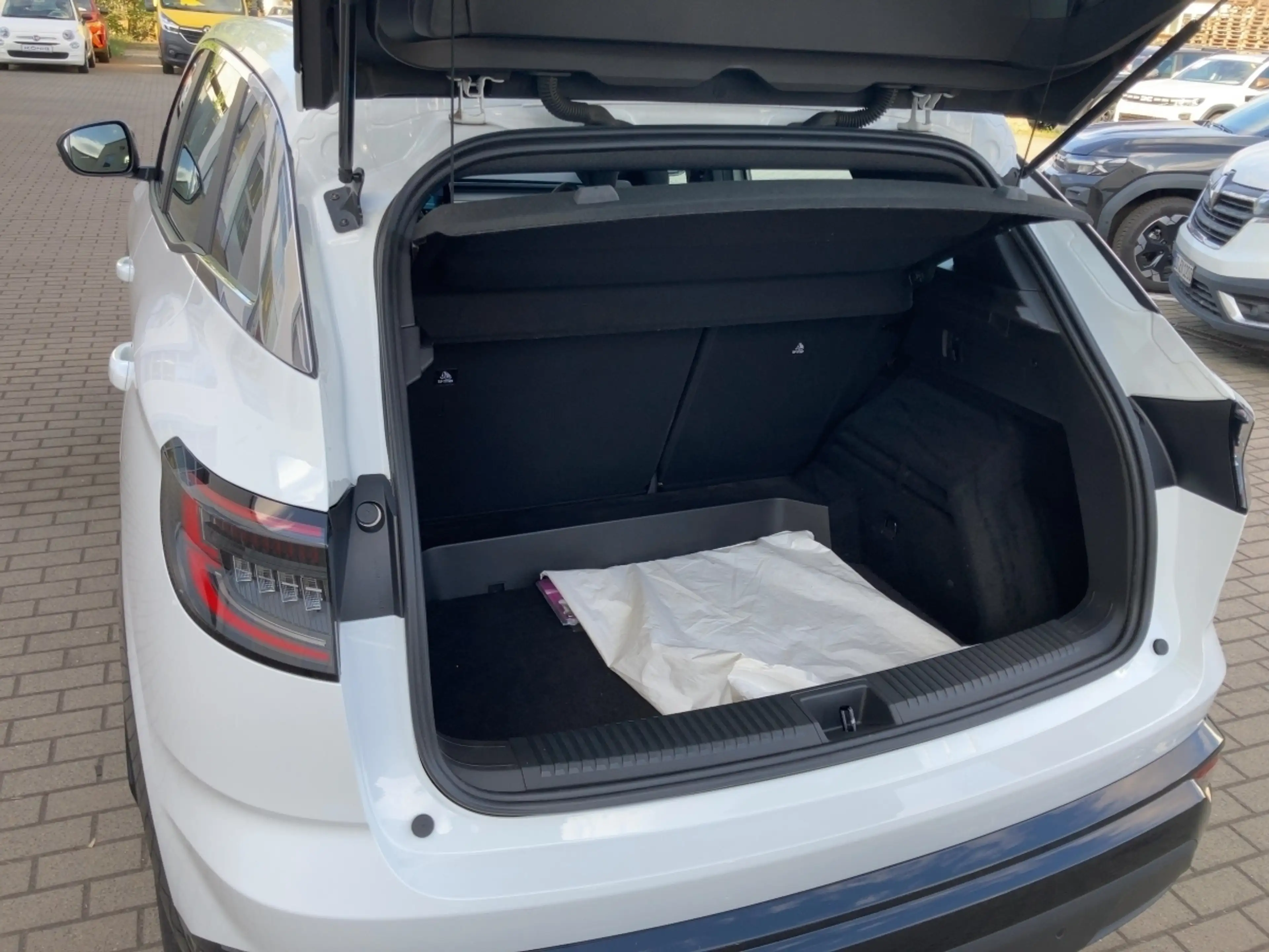 Renault Austral Equilibre Mild Hybrid 140 Automatik — photo 6