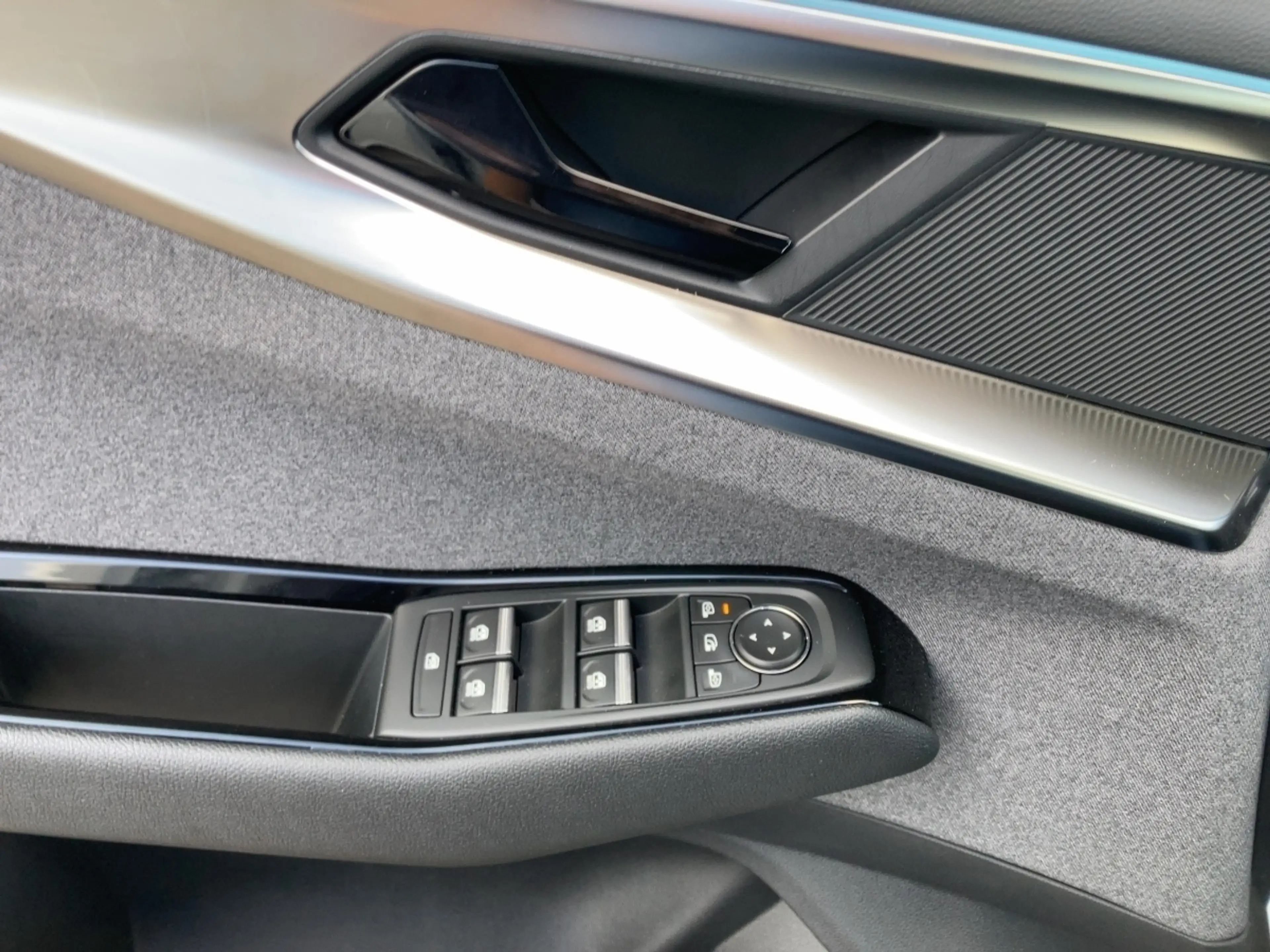 Renault Austral Equilibre Mild Hybrid 140 Automatik — photo 13