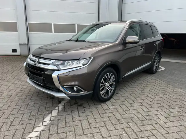 Mitsubishi Outlander Outlander 2.0i 4WD Instyle Premium CVT 7PL