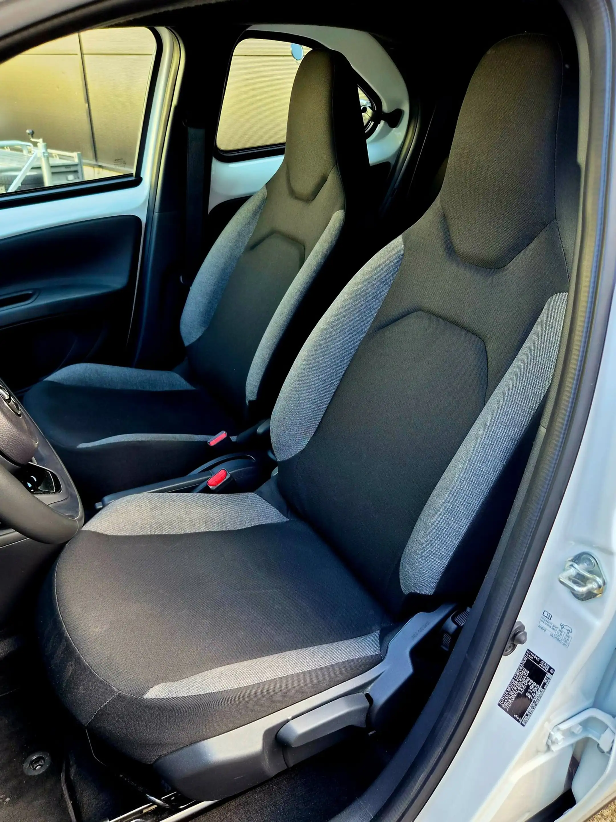 Toyota Aygo X 1.0 VVT-i 72PK S-CVT Play + Keyless|Stoelverw.|LED — photo 5