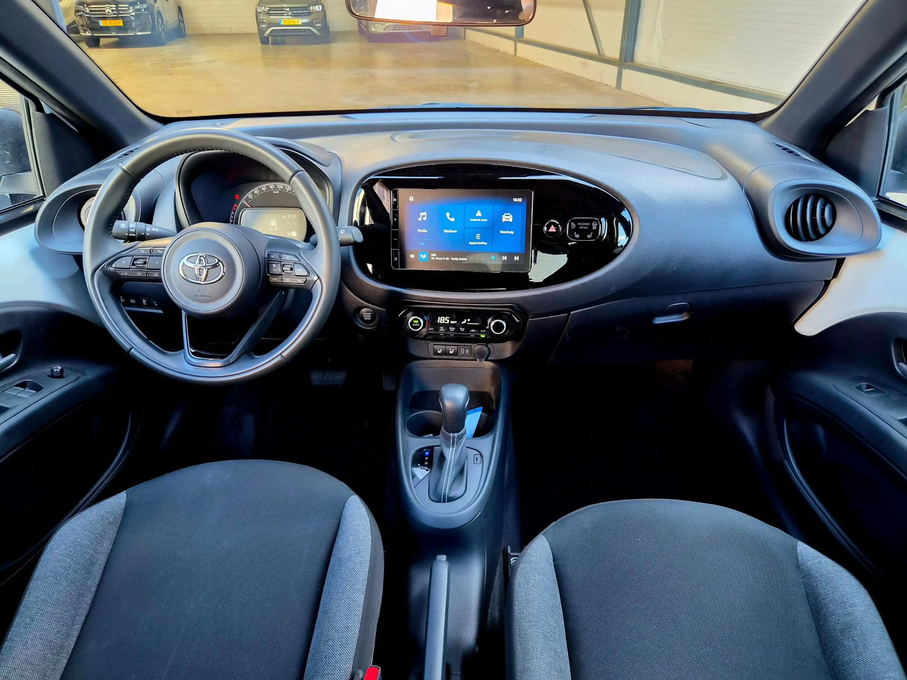 Toyota Aygo X 1.0 VVT-i 72PK S-CVT Play + Keyless|Stoelverw.|LED — photo 4