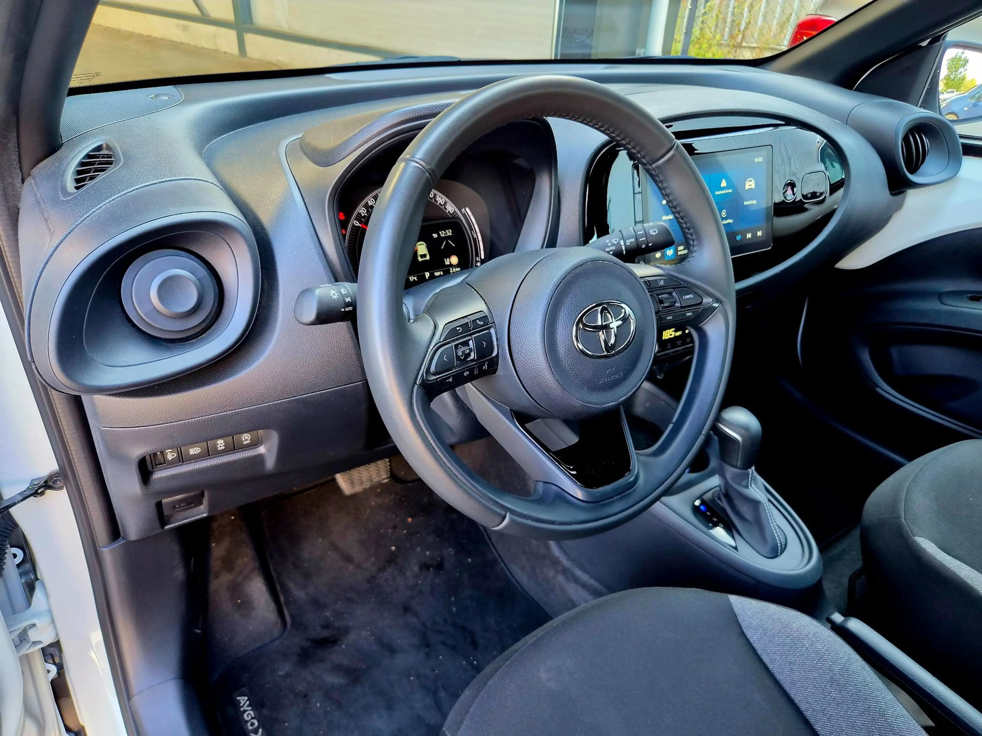 Toyota Aygo X 1.0 VVT-i 72PK S-CVT Play + Keyless|Stoelverw.|LED — photo 19
