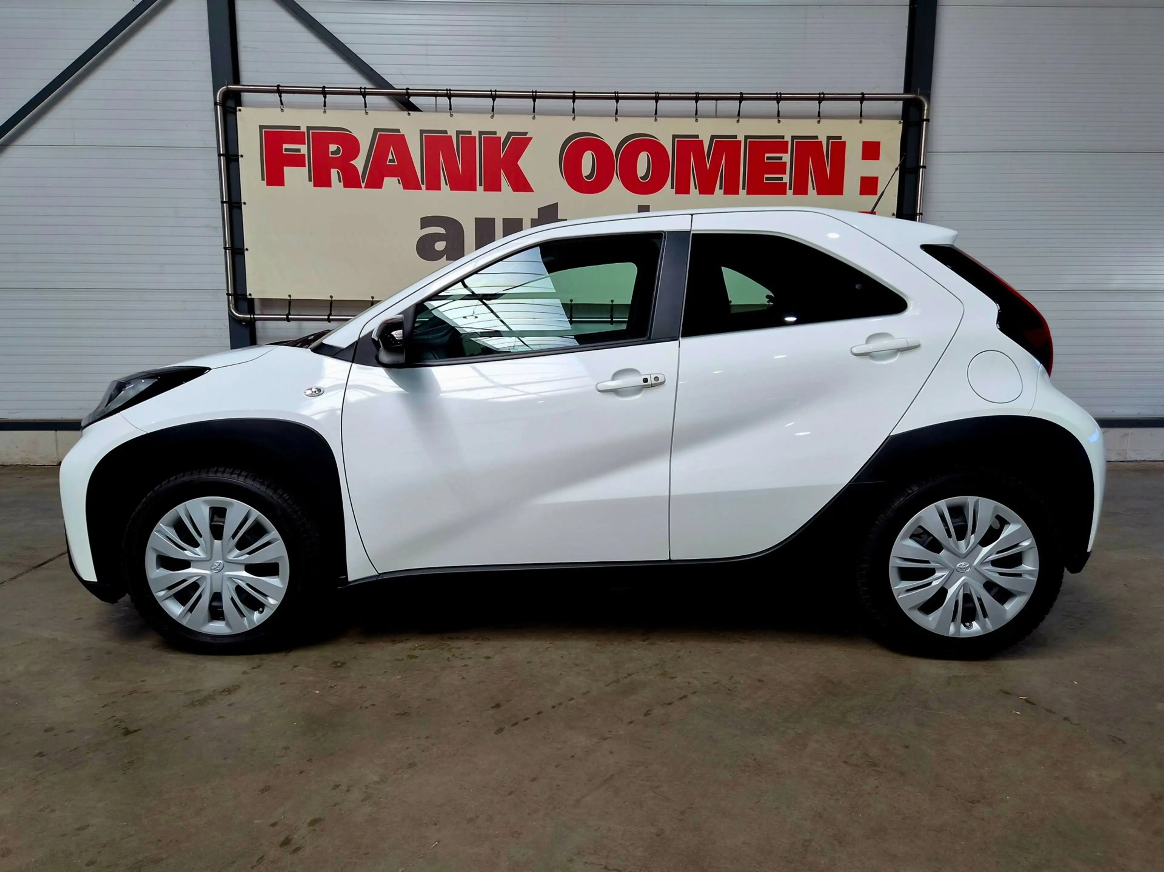 Toyota Aygo X 1.0 VVT-i 72PK S-CVT Play + Keyless|Stoelverw.|LED — photo 2