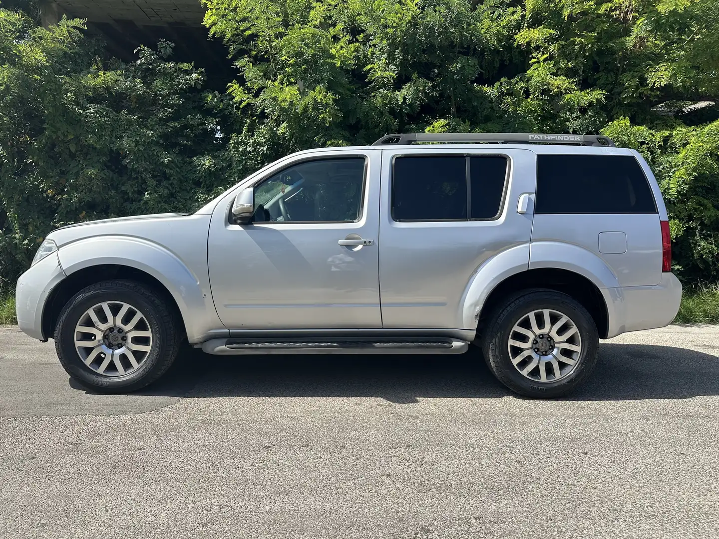 Nissan Pathfinder 2.5 dci LE automatico - 1