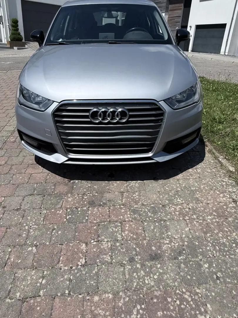 Audi A1 Sportback 1.6 TDi Design - 1