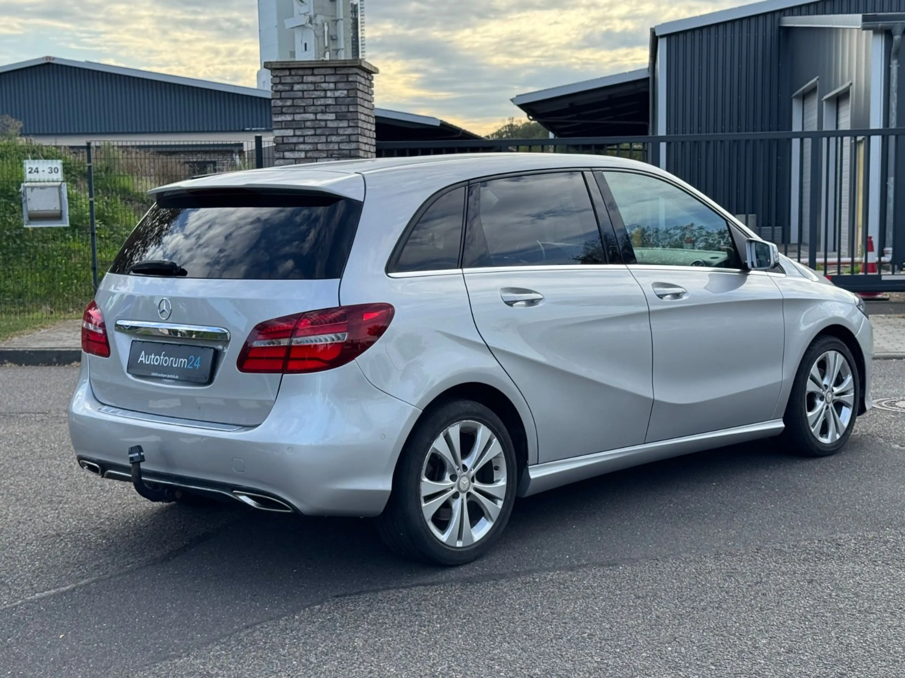 Mercedes-Benz B 220 4Matic *Garantie*Autom.*Navi*PDC*SHZ* — photo 5