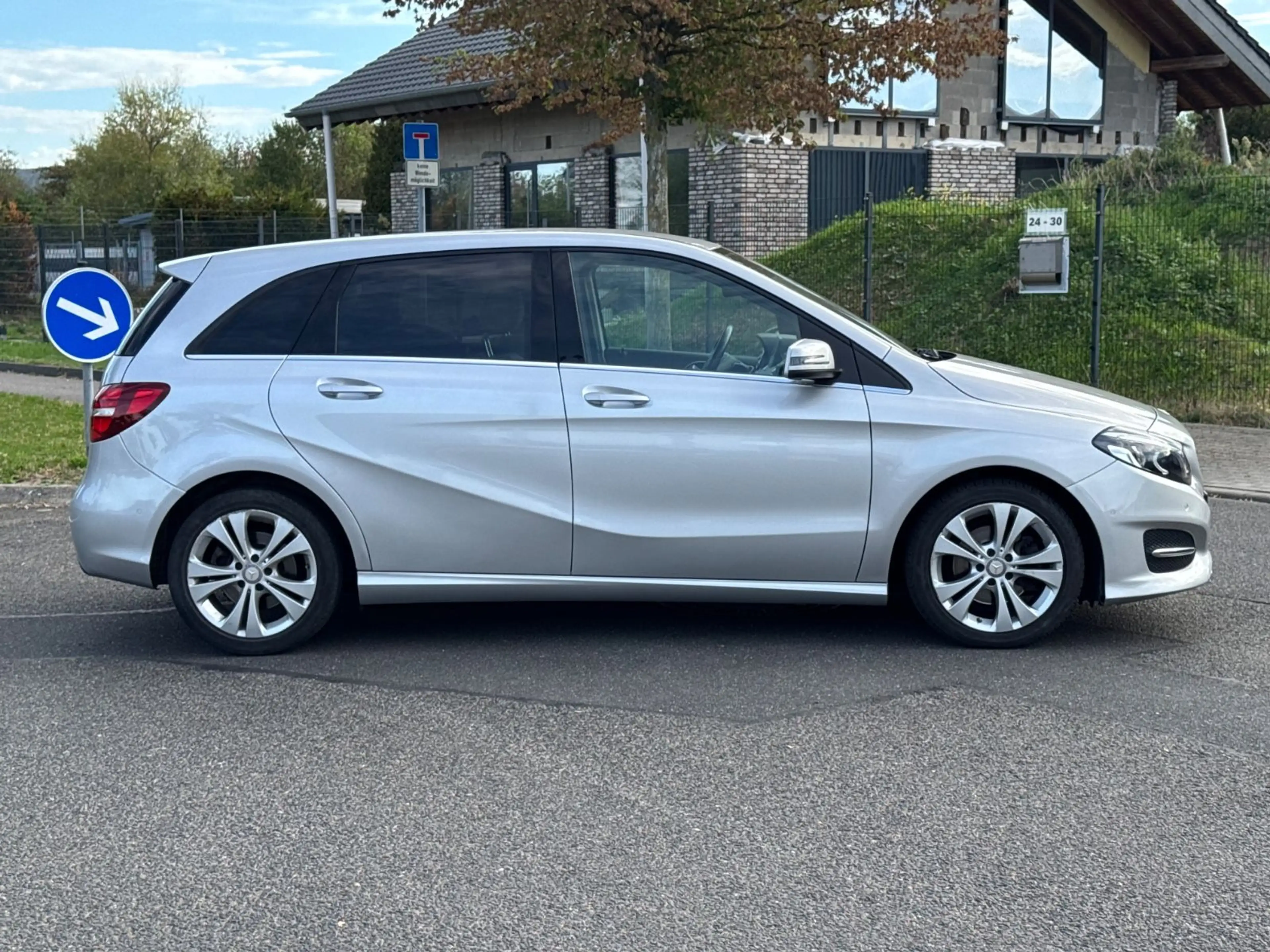 Mercedes-Benz B 220 4Matic *Garantie*Autom.*Navi*PDC*SHZ* — photo 6
