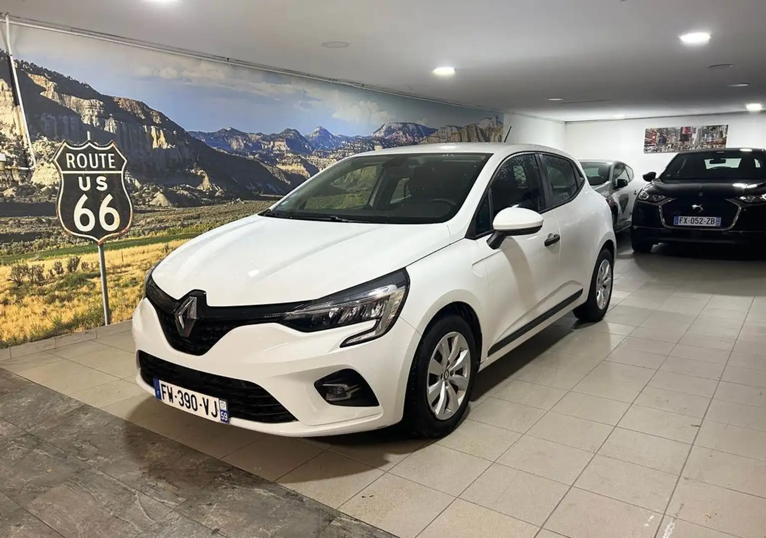 Renault Clio 5 1.0 sce 65ch limited 2 places prix ht : 6658 Blanc - 1