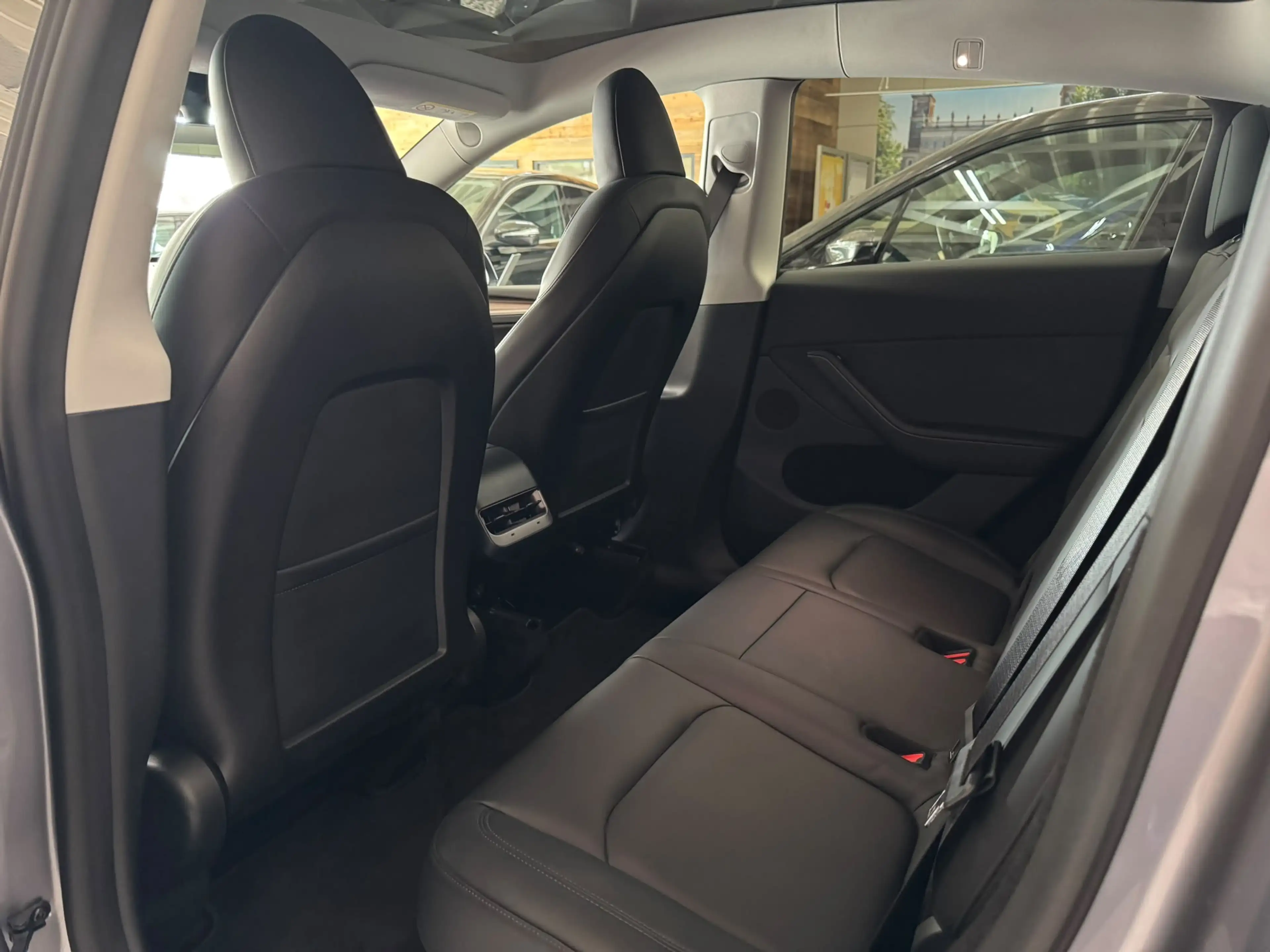 Tesla Model Y Long Range Dual AWD PANO NAVI LED SHZ WP — photo 10
