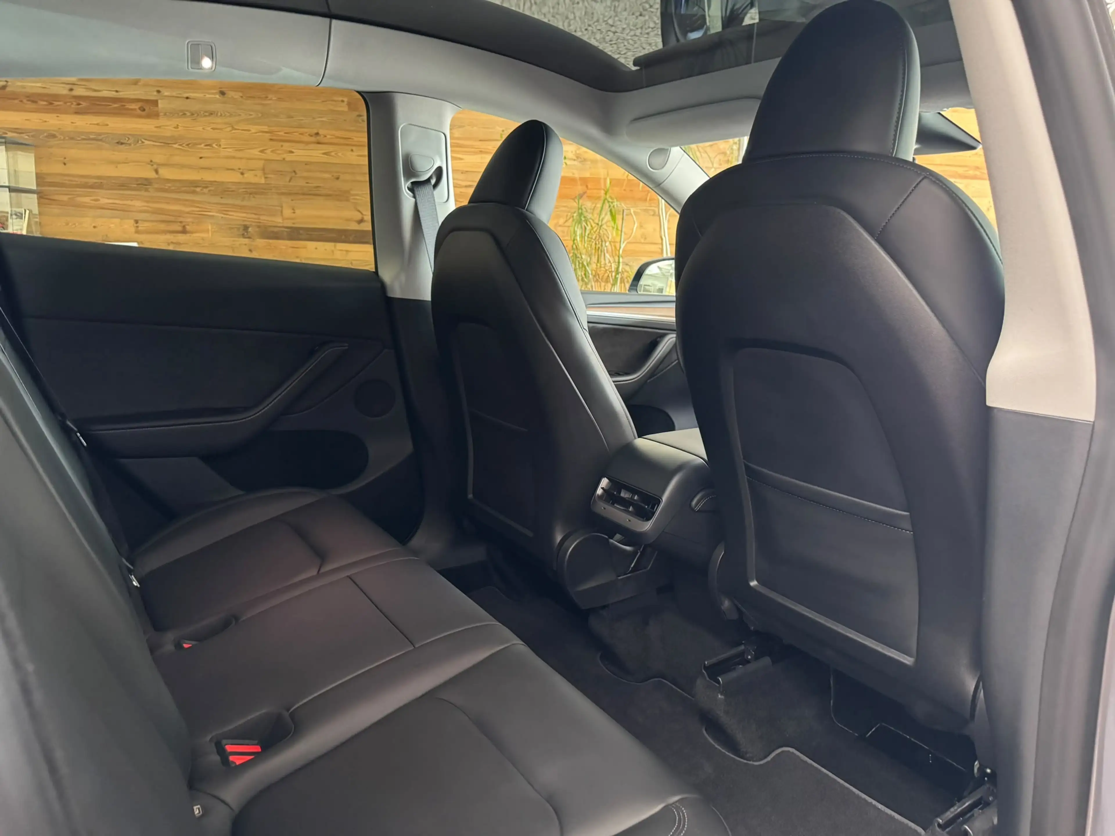 Tesla Model Y Long Range Dual AWD PANO NAVI LED SHZ WP — photo 9
