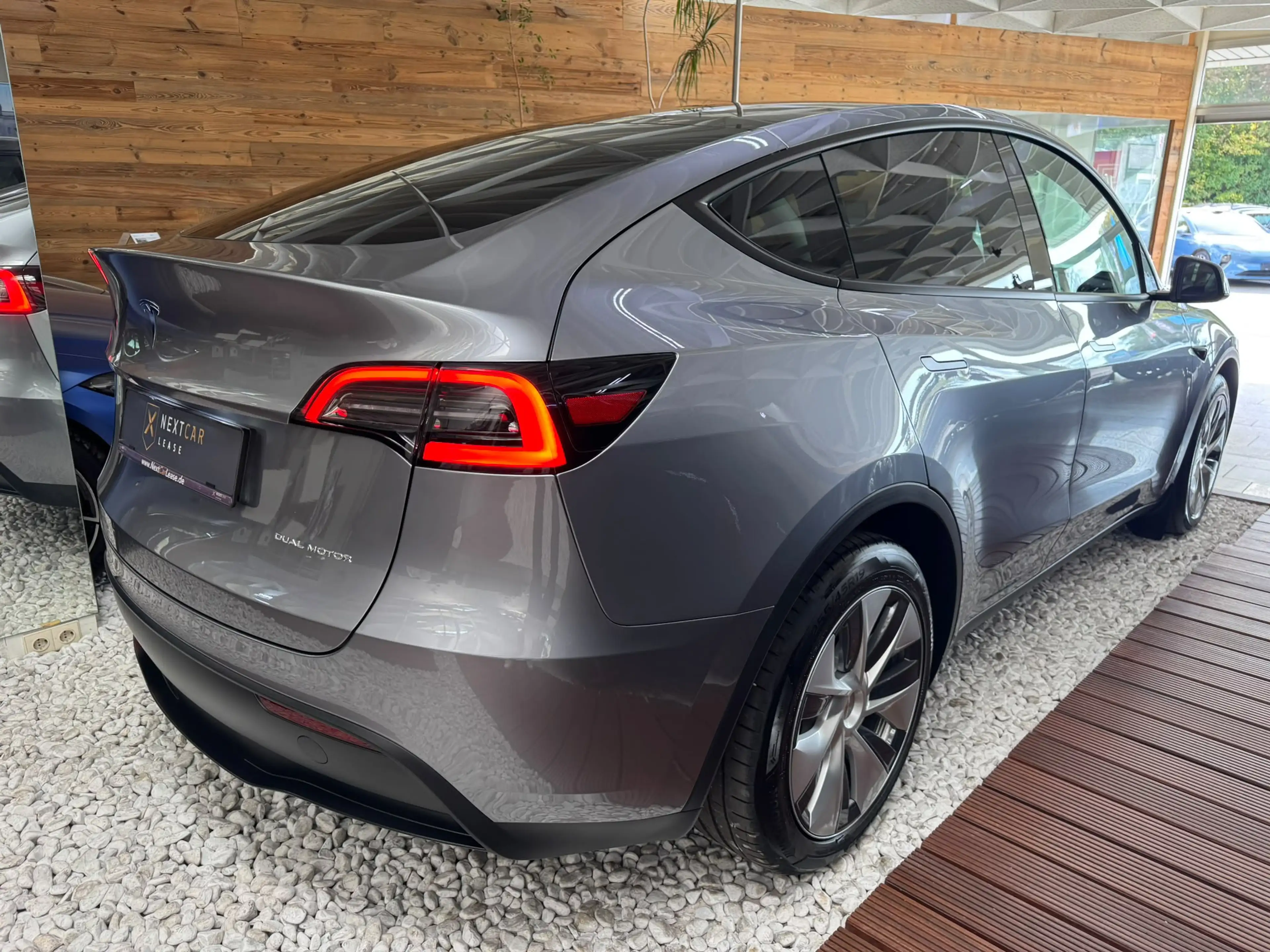 Tesla Model Y Long Range Dual AWD PANO NAVI LED SHZ WP — photo 4