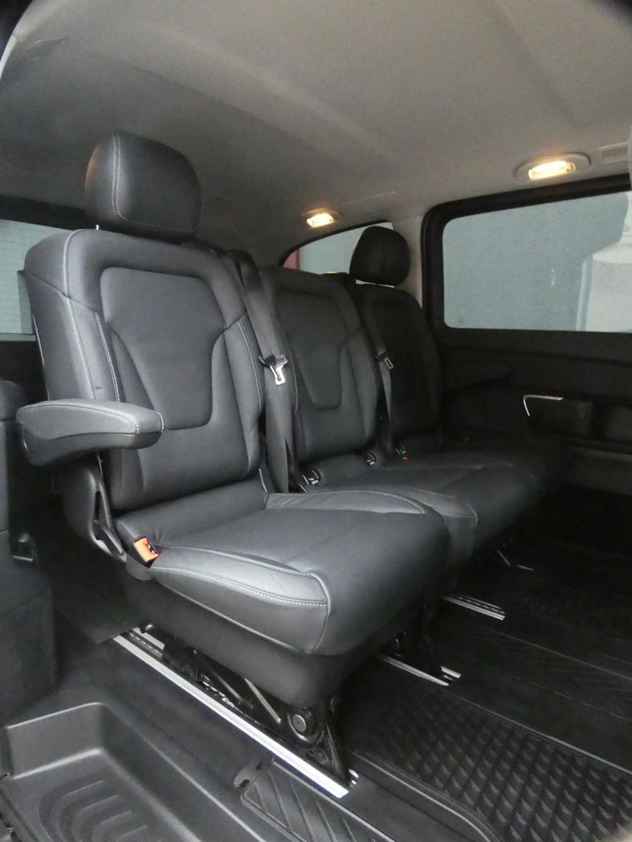 Mercedes-Benz V 300 d 4MATIC Edition Kompakt/StandHZG/LED/18" — photo 22