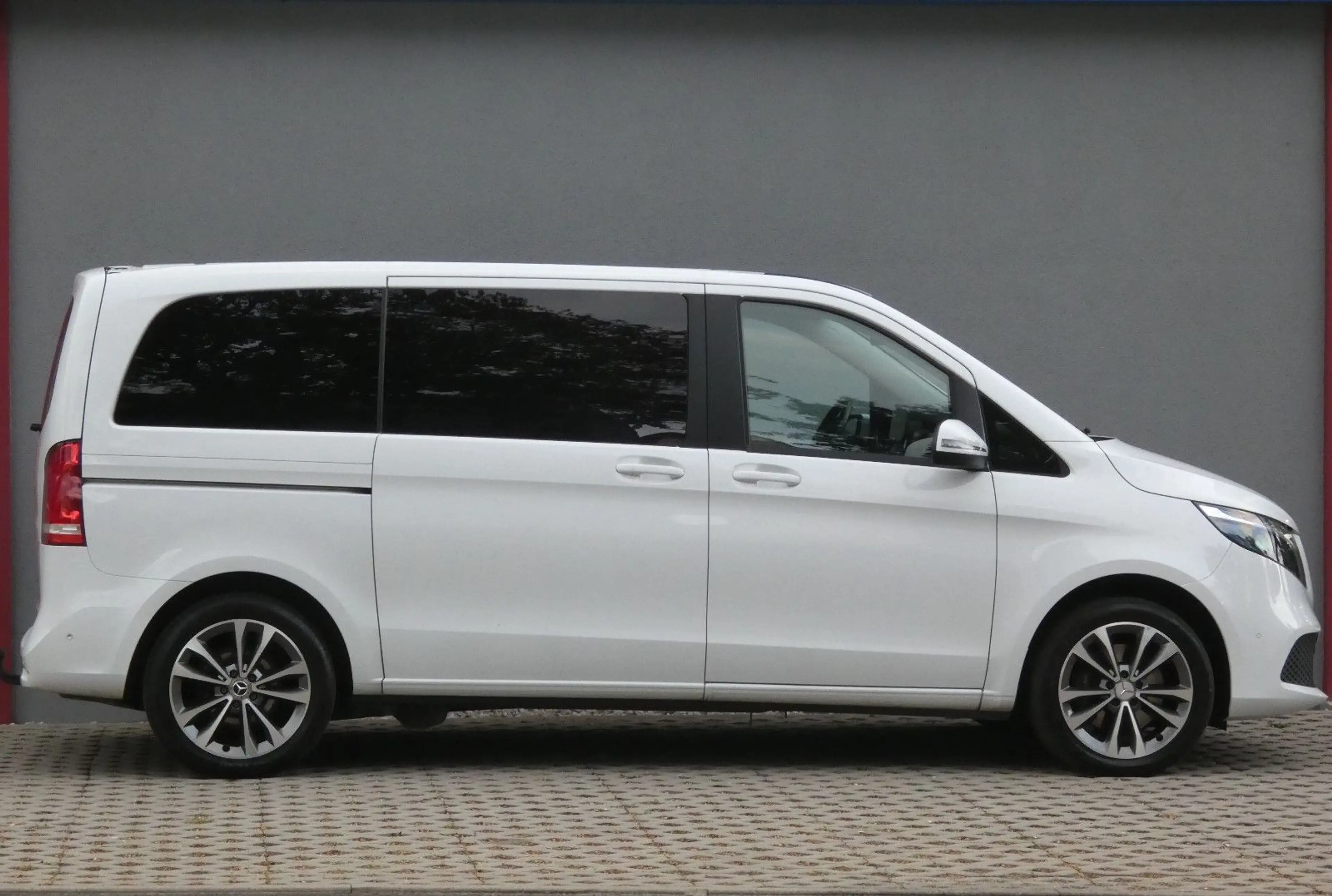 Mercedes-Benz V 300 d 4MATIC Edition Kompakt/StandHZG/LED/18" — photo 5