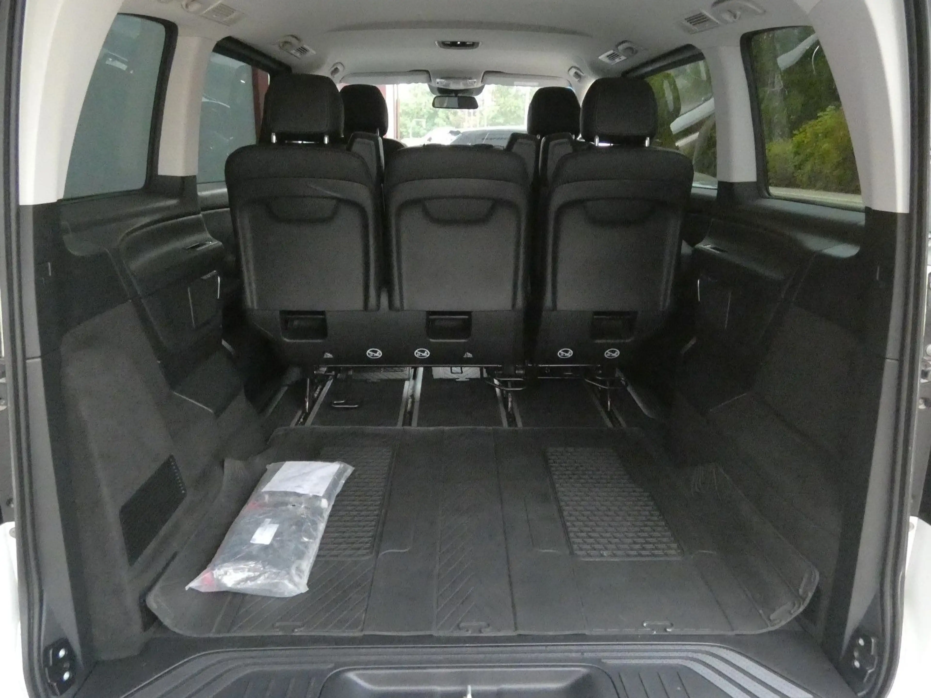 Mercedes-Benz V 300 d 4MATIC Edition Kompakt/StandHZG/LED/18" — photo 23