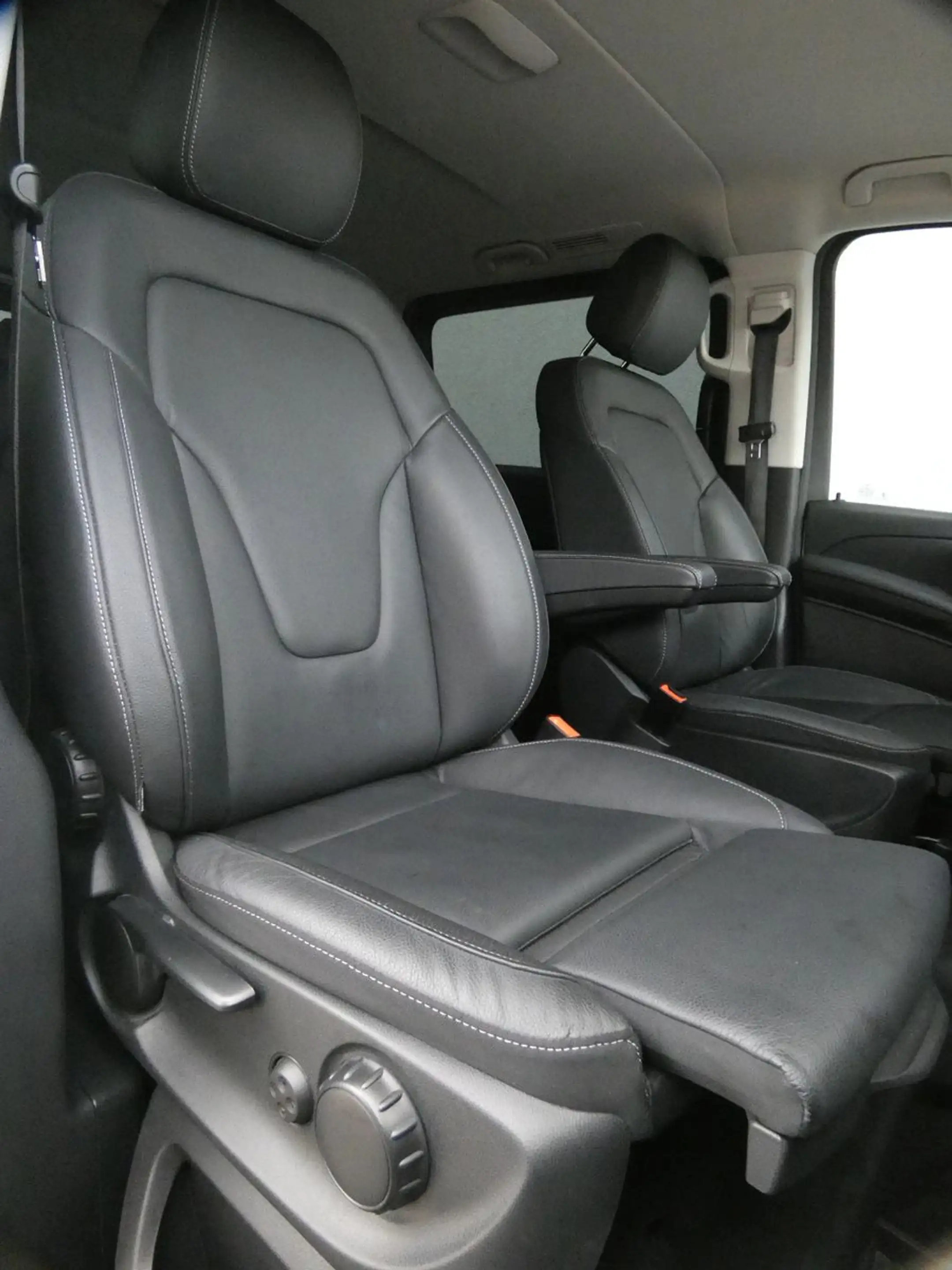 Mercedes-Benz V 300 d 4MATIC Edition Kompakt/StandHZG/LED/18" — photo 20