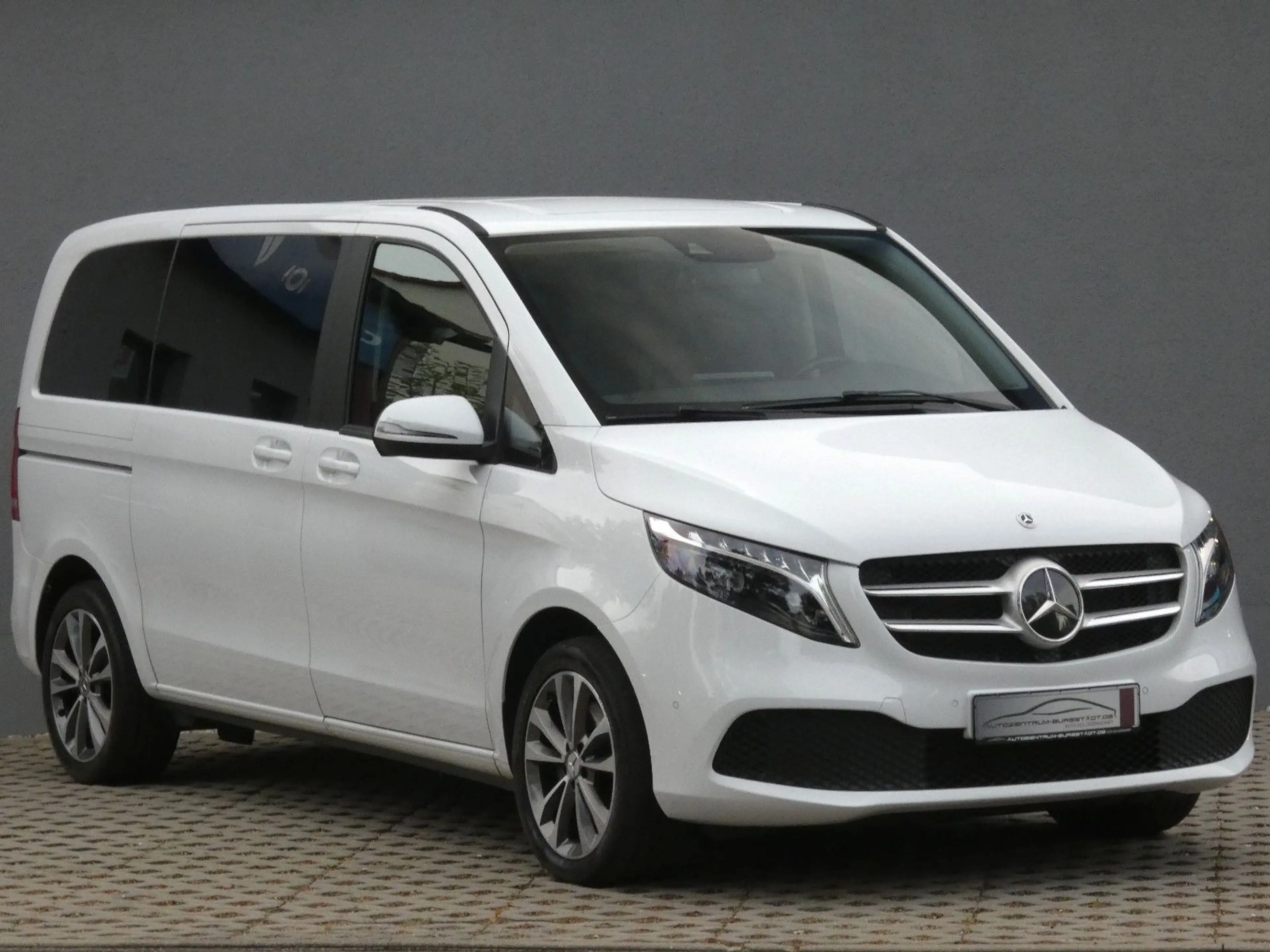 Mercedes-Benz V 300 d 4MATIC Edition Kompakt/StandHZG/LED/18" — photo 4