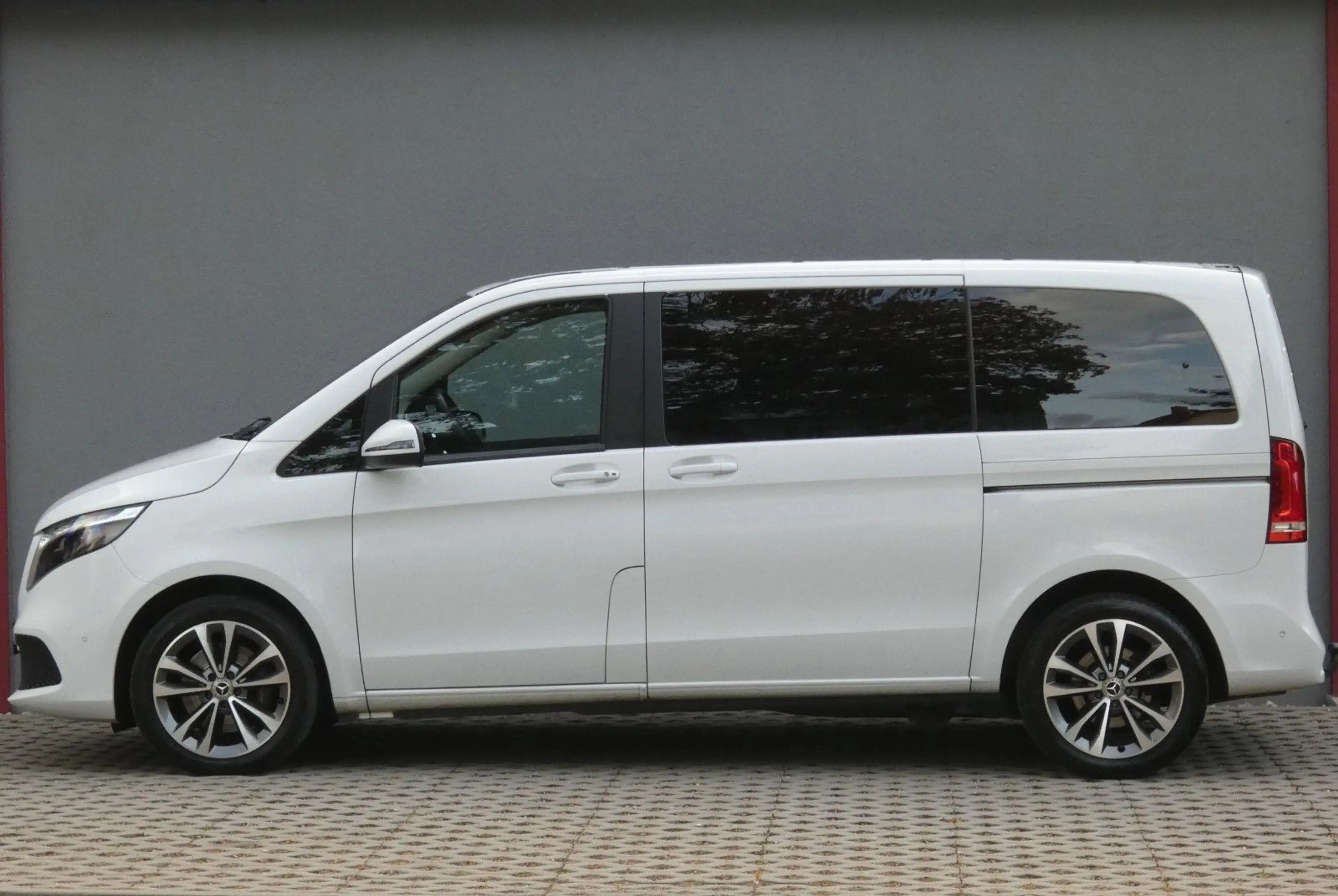 Mercedes-Benz V 300 d 4MATIC Edition Kompakt/StandHZG/LED/18" — photo 8