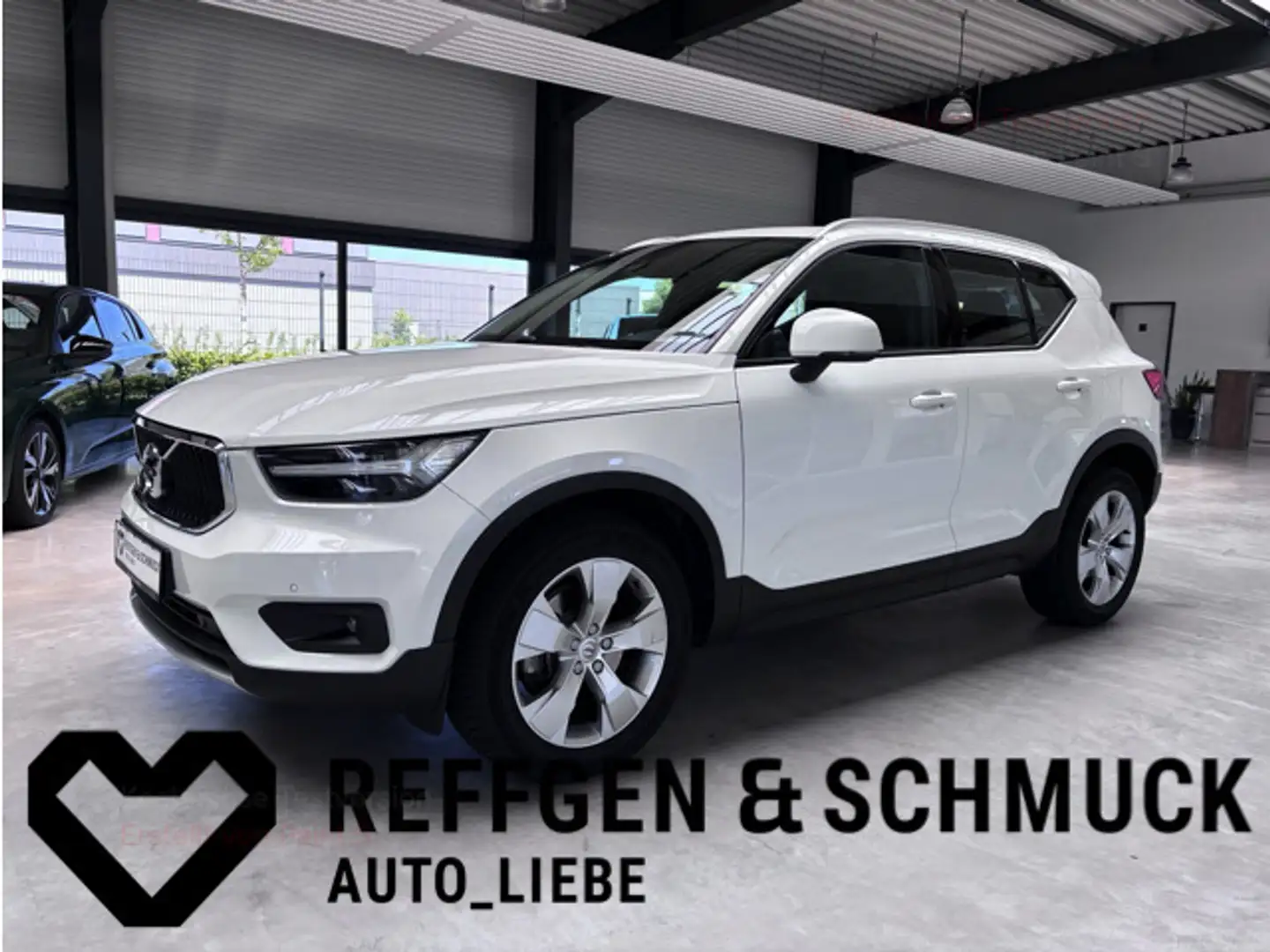 Volvo XC40 MOMENTUM AWD AUTOMAT+KLIMA+NAVI+LEDER+PANO+ Weiß - 1