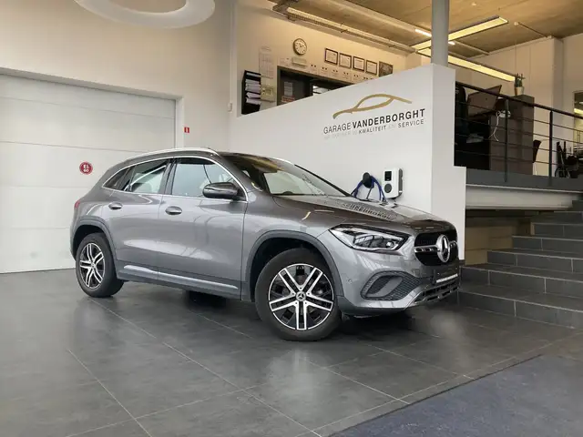 Mercedes-Benz GLA 180 BENZINE AUTOMAAT 41000KM+TAL VAN OPTIES
