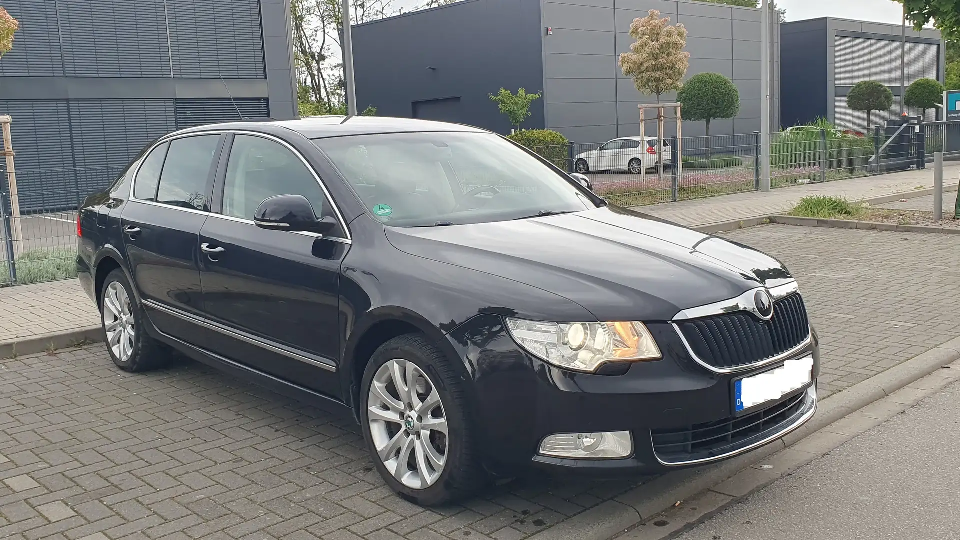 Skoda Superb 1.8 TSI DSG Elegance Noir - 1