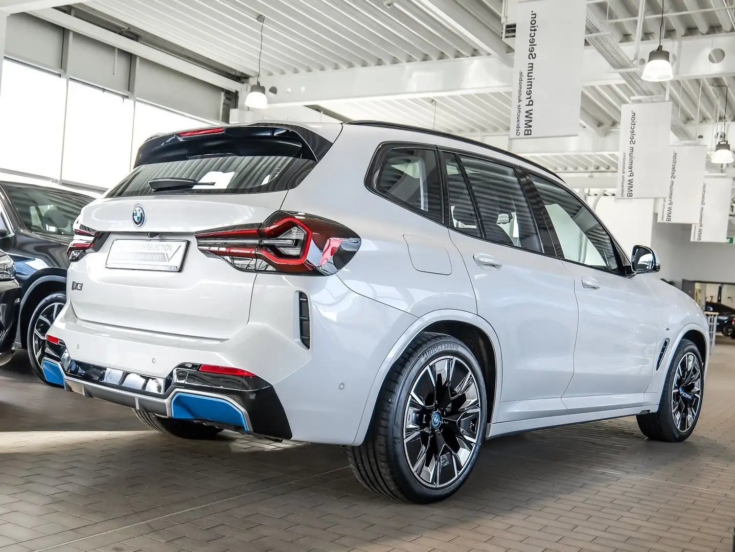 BMW iX3 Impressive mit Batterie Dekra-geprüft 99% Weiß - 2