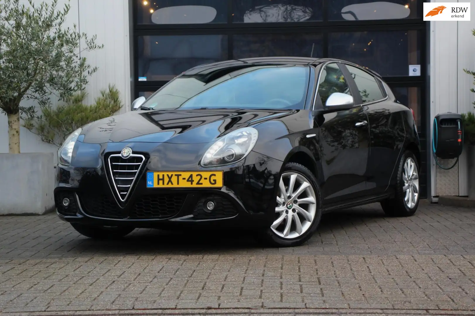 Alfa Romeo Giulietta 1.4 T Turbo Turismo - LEDER - SPORTIVA - STOEL VER Noir - 1