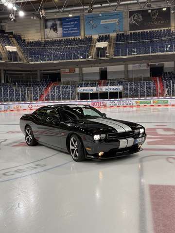 Dodge Challenger 6,4  liter srt 8