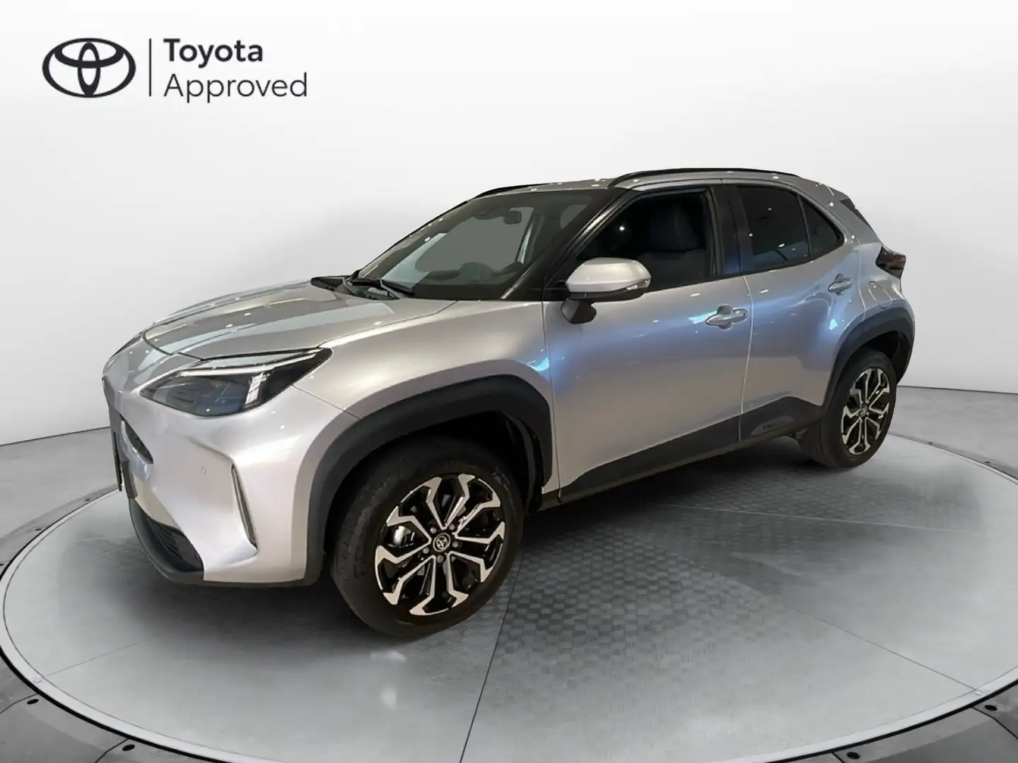 Toyota Yaris Cross Yaris Cross 1.5 Hybrid 5p. E-CVT Trend Silber - 1