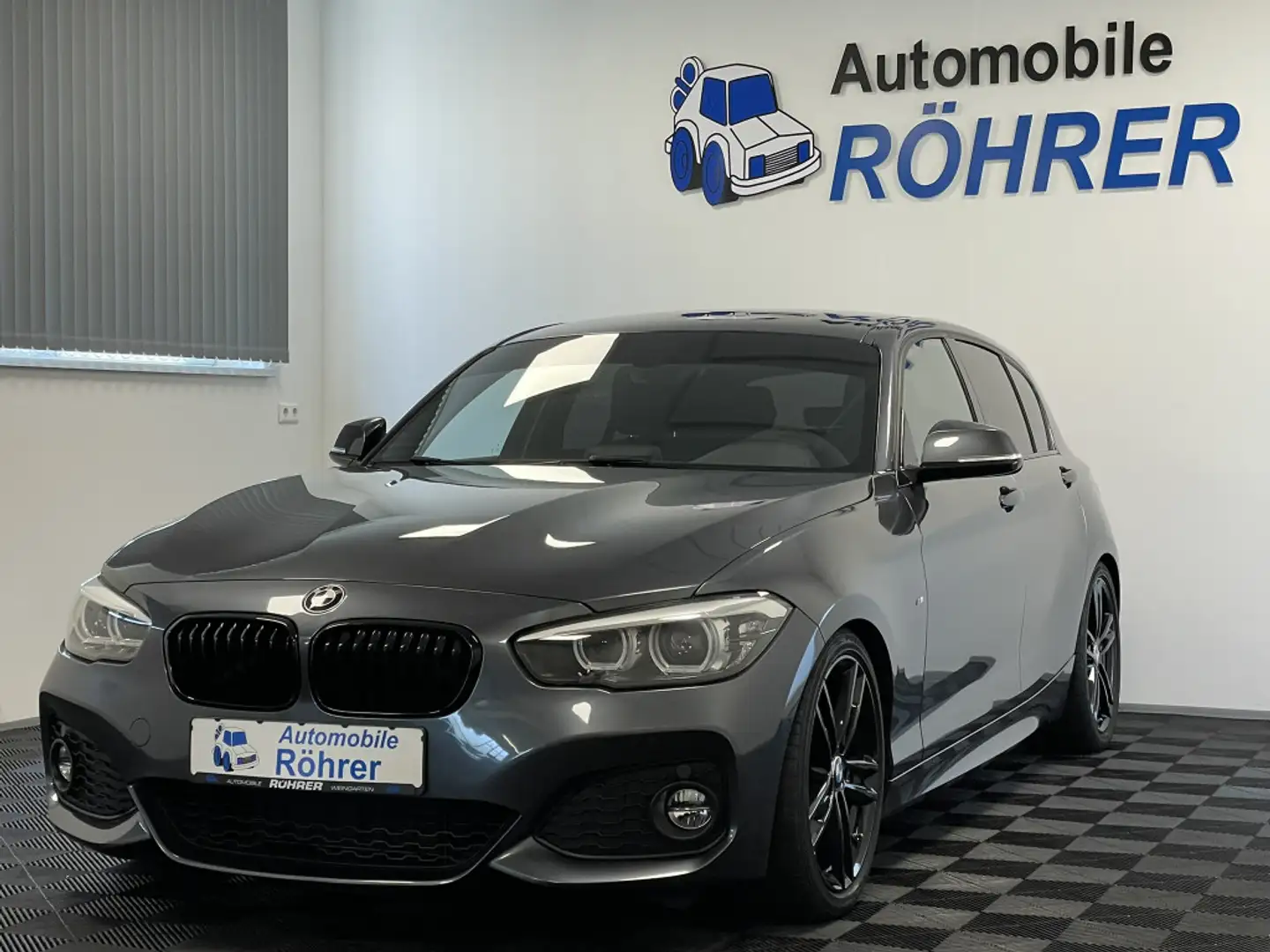 BMW 120 i Autom. Edition M-Sport Shadow Business Grau - 1