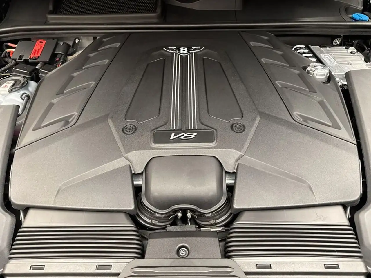 Bentley Bentayga 2022 — фото 10