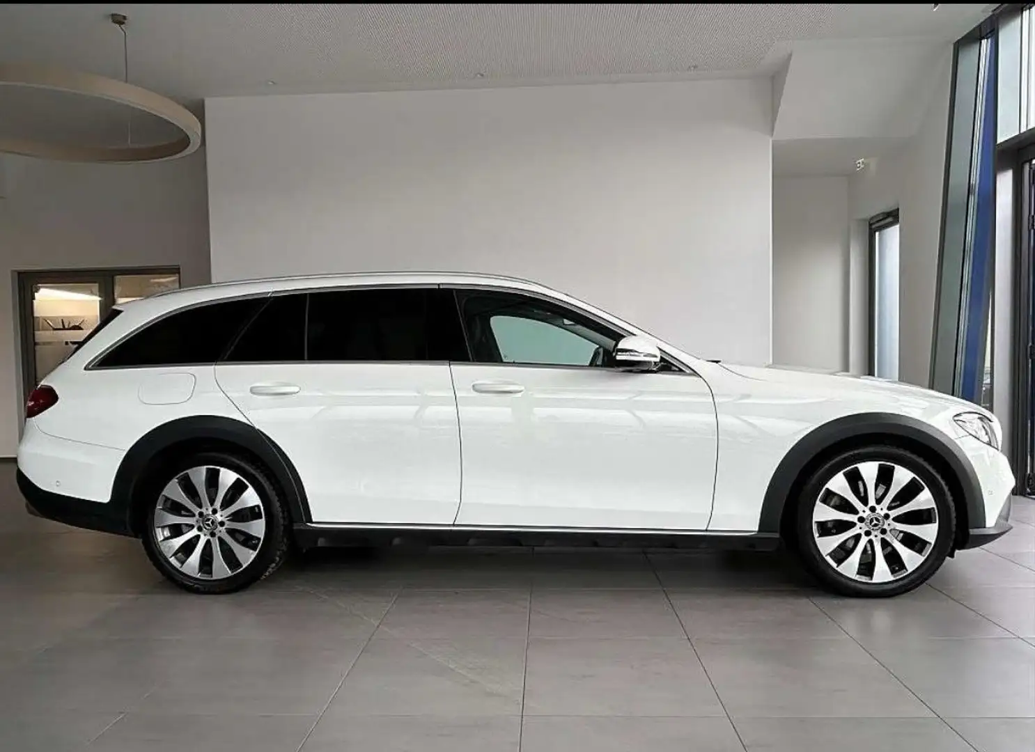Mercedes-Benz E 220 E 220 d T All-Terrain 4MATIC Aut. All-Terrain Weiß - 1