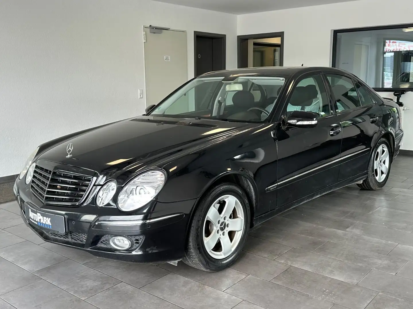 Mercedes-Benz E 220 CDI Lim. *SHZ*SHD* HU/ AU TÜV NEU Schwarz - 2