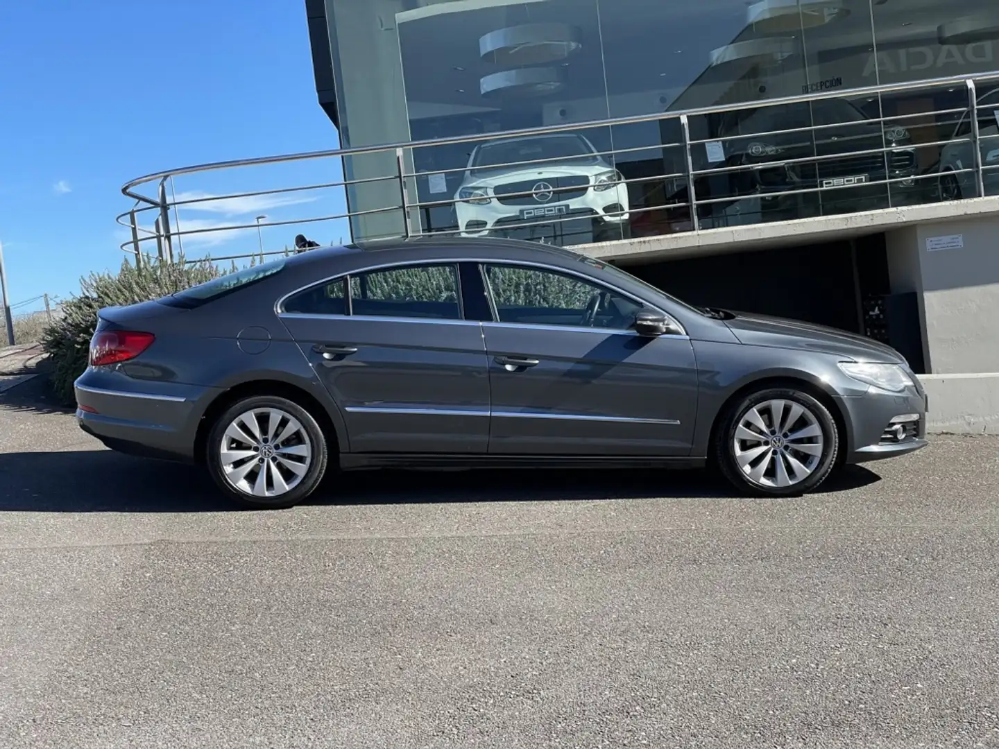 Volkswagen Passat CC 2.0TDI DSG Gris - 2