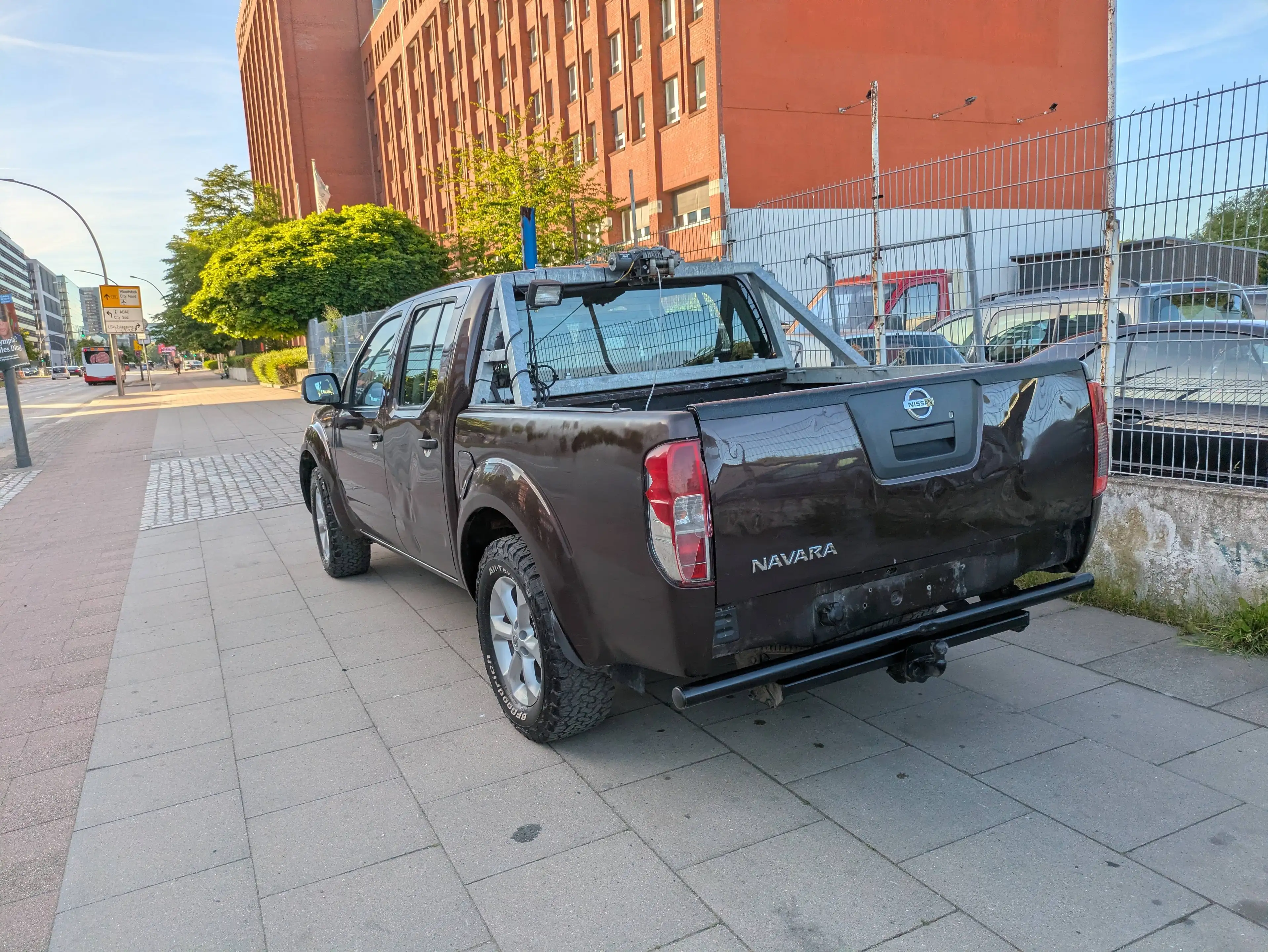 Nissan Navara Double Cab XE 4X4 — photo 12