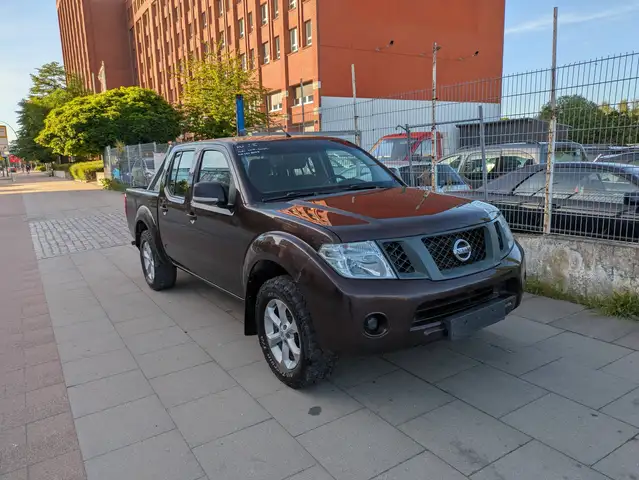 Nissan Navara Double Cab XE 4X4