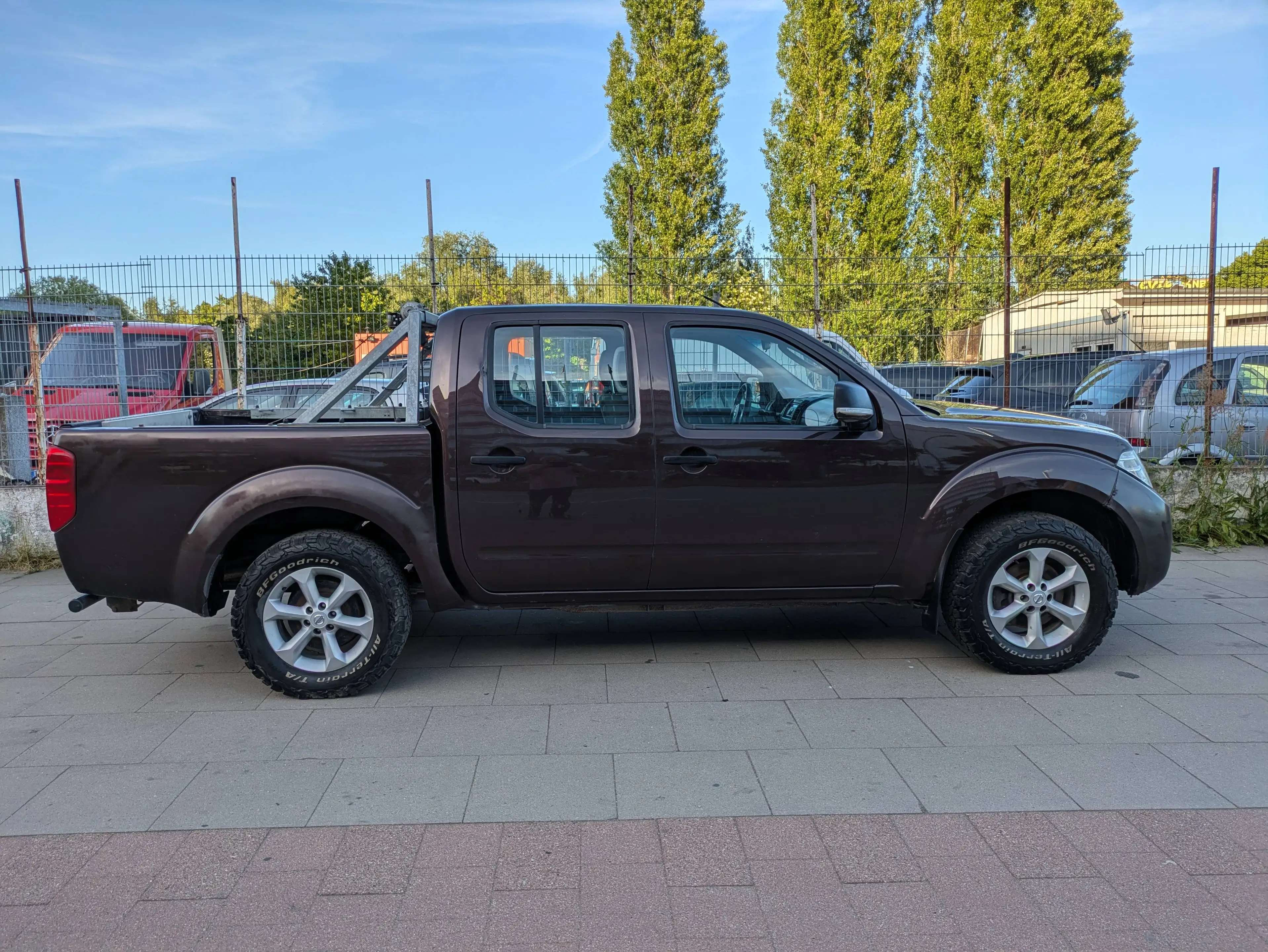 Nissan Navara Double Cab XE 4X4 — photo 9