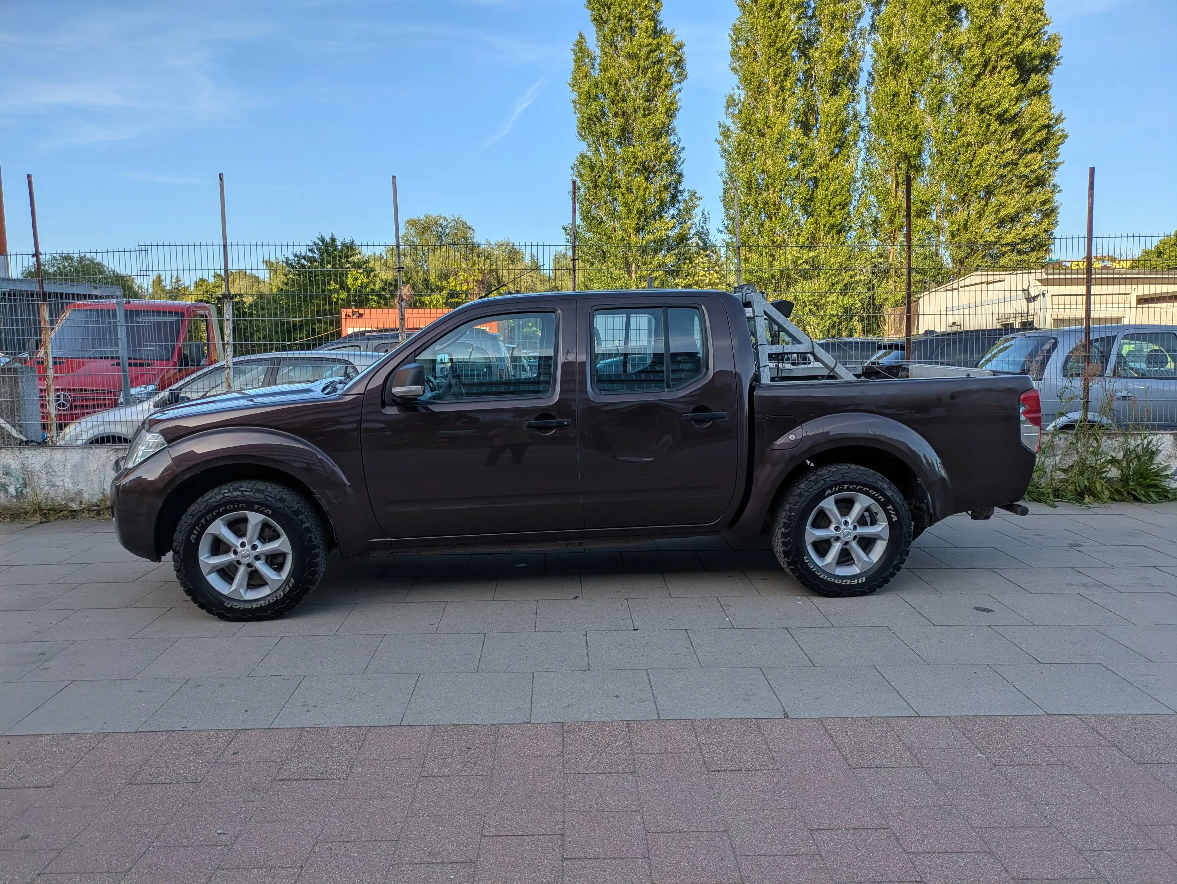Nissan Navara Double Cab XE 4X4 — photo 7